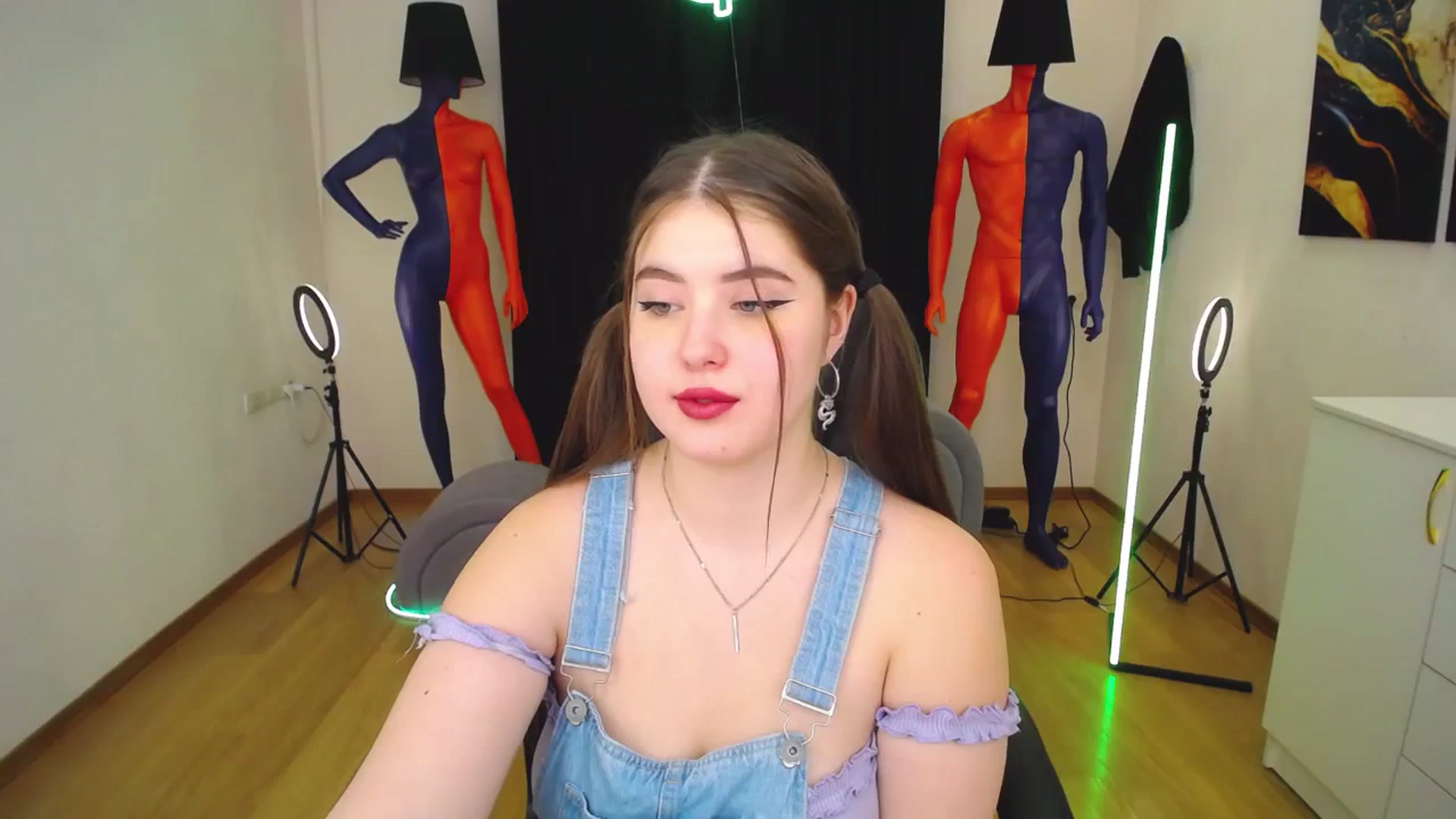 Gallery image thumbnail from AdmireMyEyes's myfreecams stream on, 01/30/2024, 07:24 image 12 of 20