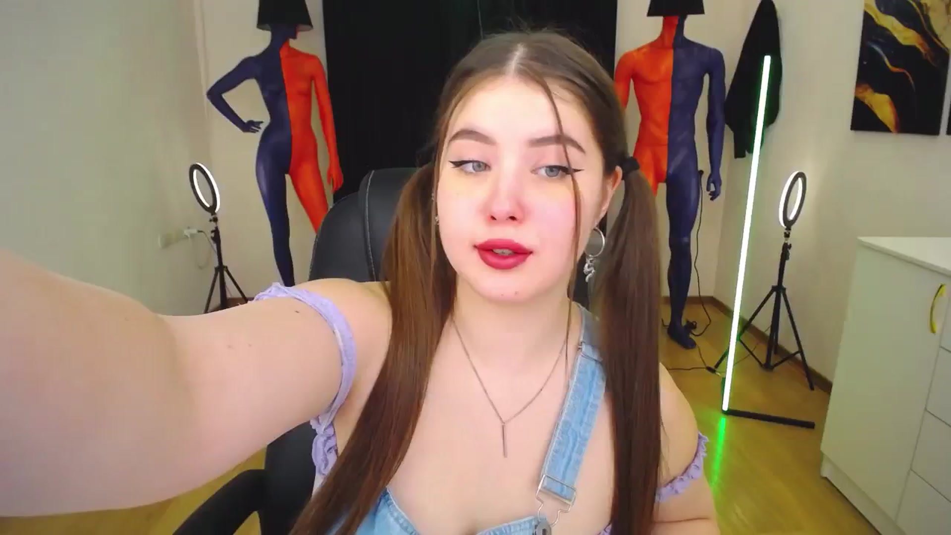 Gallery image thumbnail from AdmireMyEyes's myfreecams stream on, 01/30/2024, 07:24 image 6 of 20
