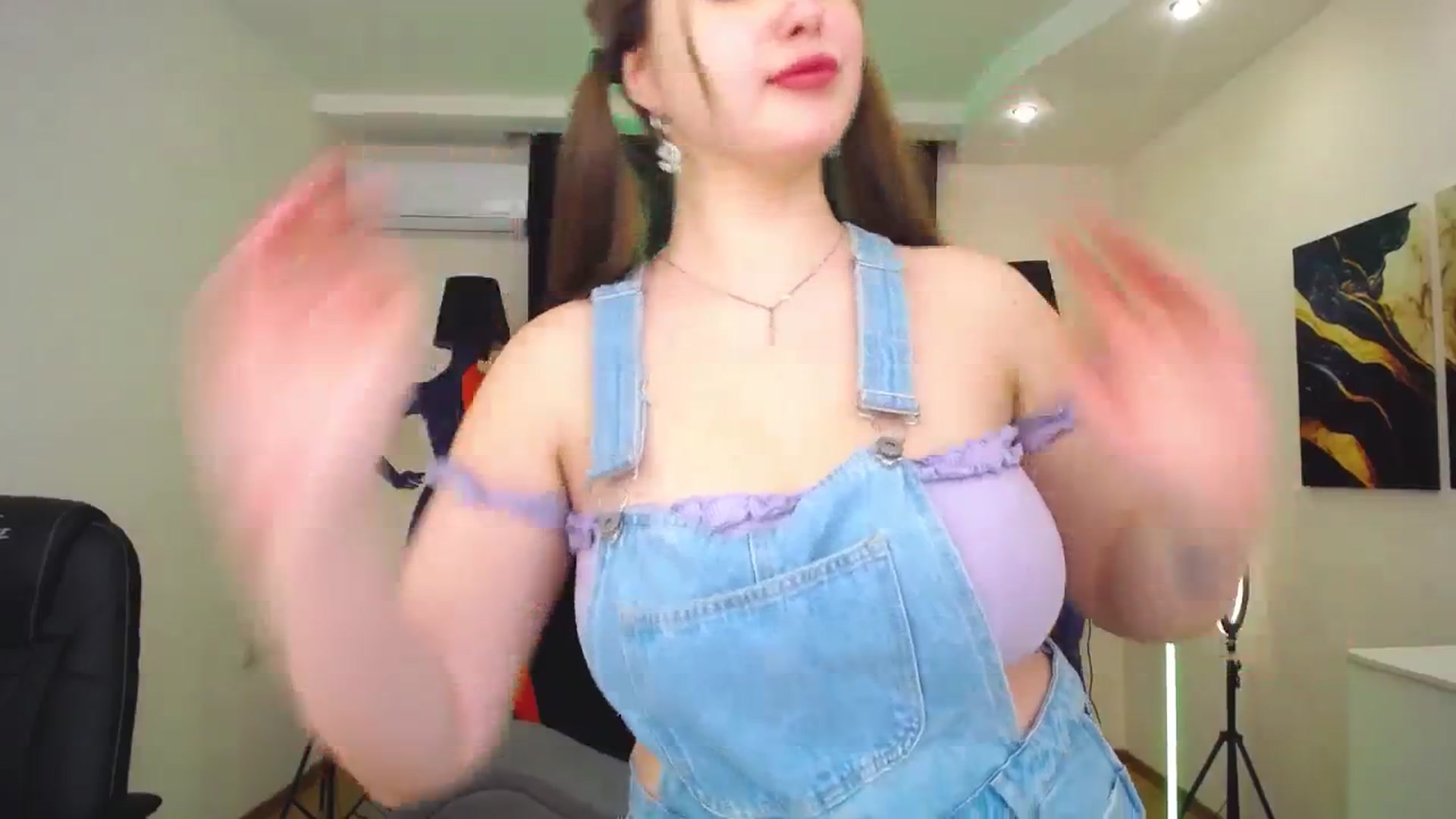 Gallery image thumbnail from AdmireMyEyes's myfreecams stream on, 01/30/2024, 07:24 image 17 of 20