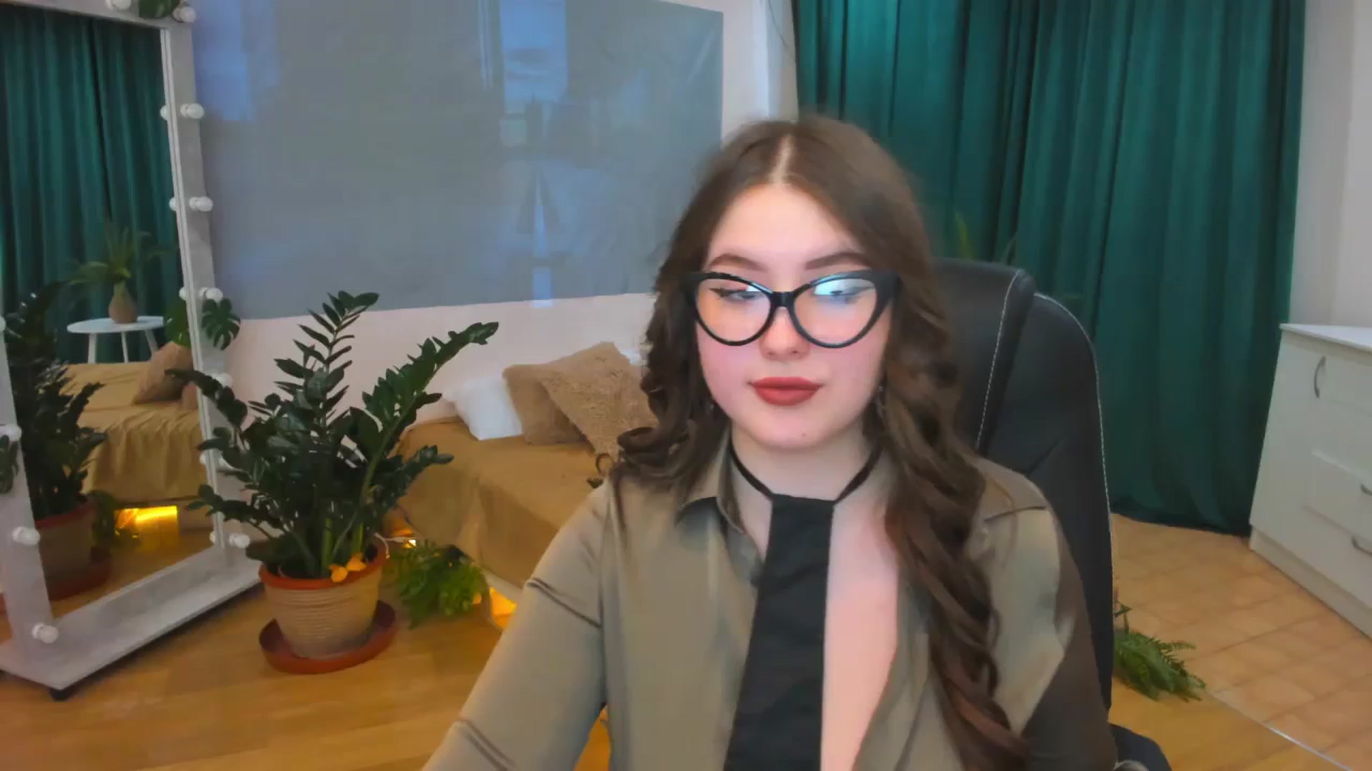 Gallery image thumbnail from AdmireMyEyes's myfreecams stream on, 01/31/2024, 09:49 image 17 of 20