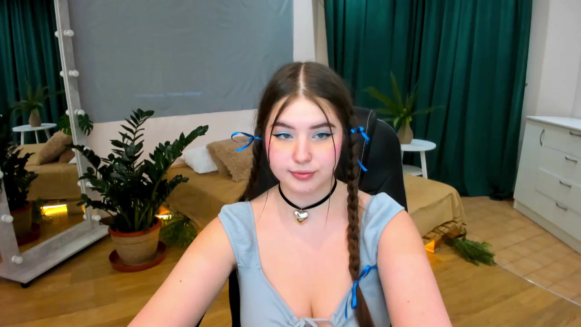Gallery image thumbnail from AdmireMyEyes's myfreecams stream on, 02/06/2024, 16:09 image 20 of 20