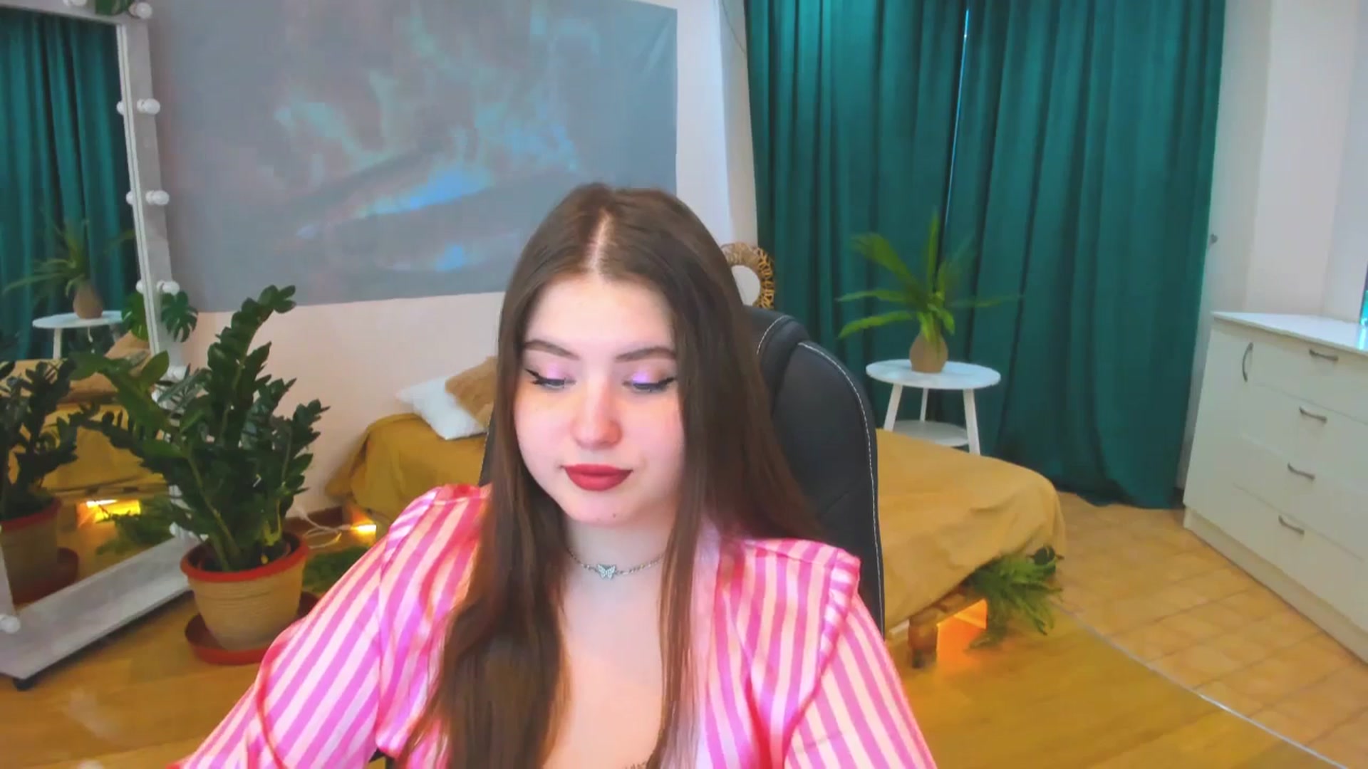 Gallery image thumbnail from AdmireMyEyes's myfreecams stream on, 03/07/2024, 08:52 image 10 of 20