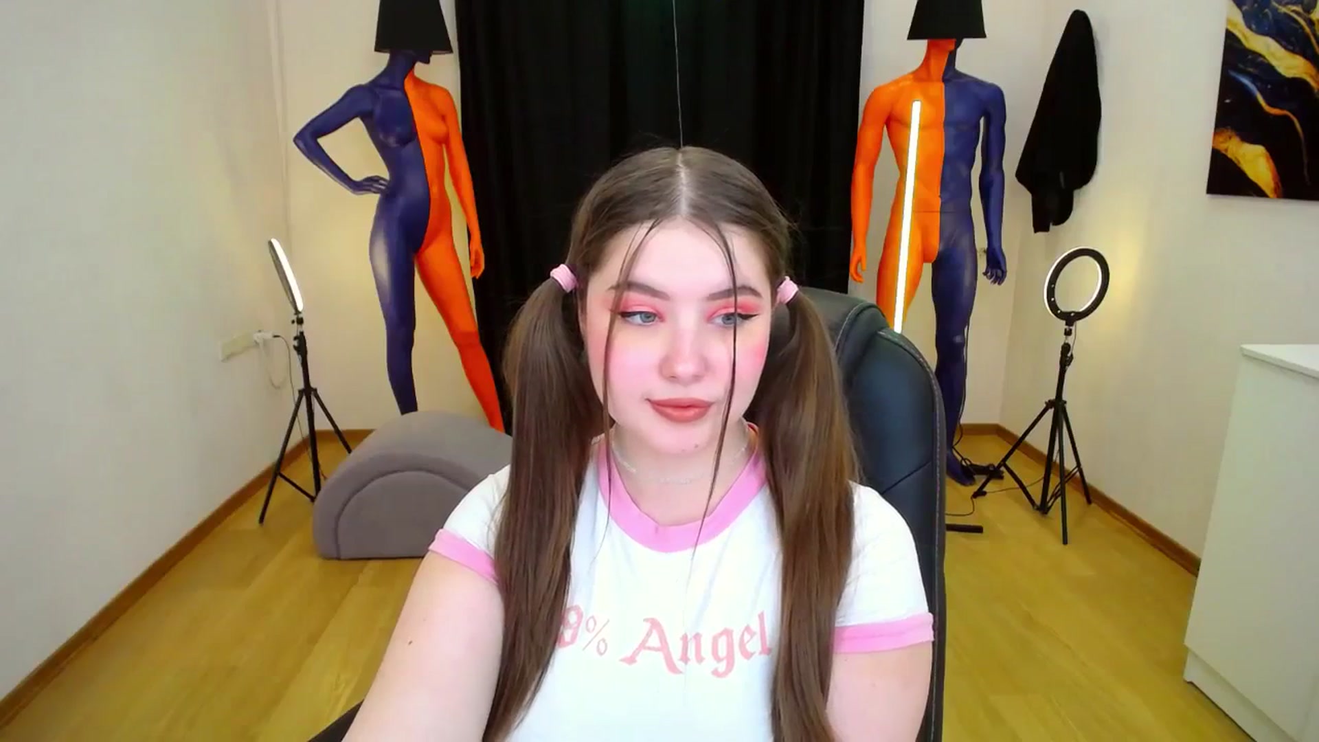 Gallery image thumbnail from AdmireMyEyes's myfreecams stream on, 03/14/2024, 11:40 image 16 of 20
