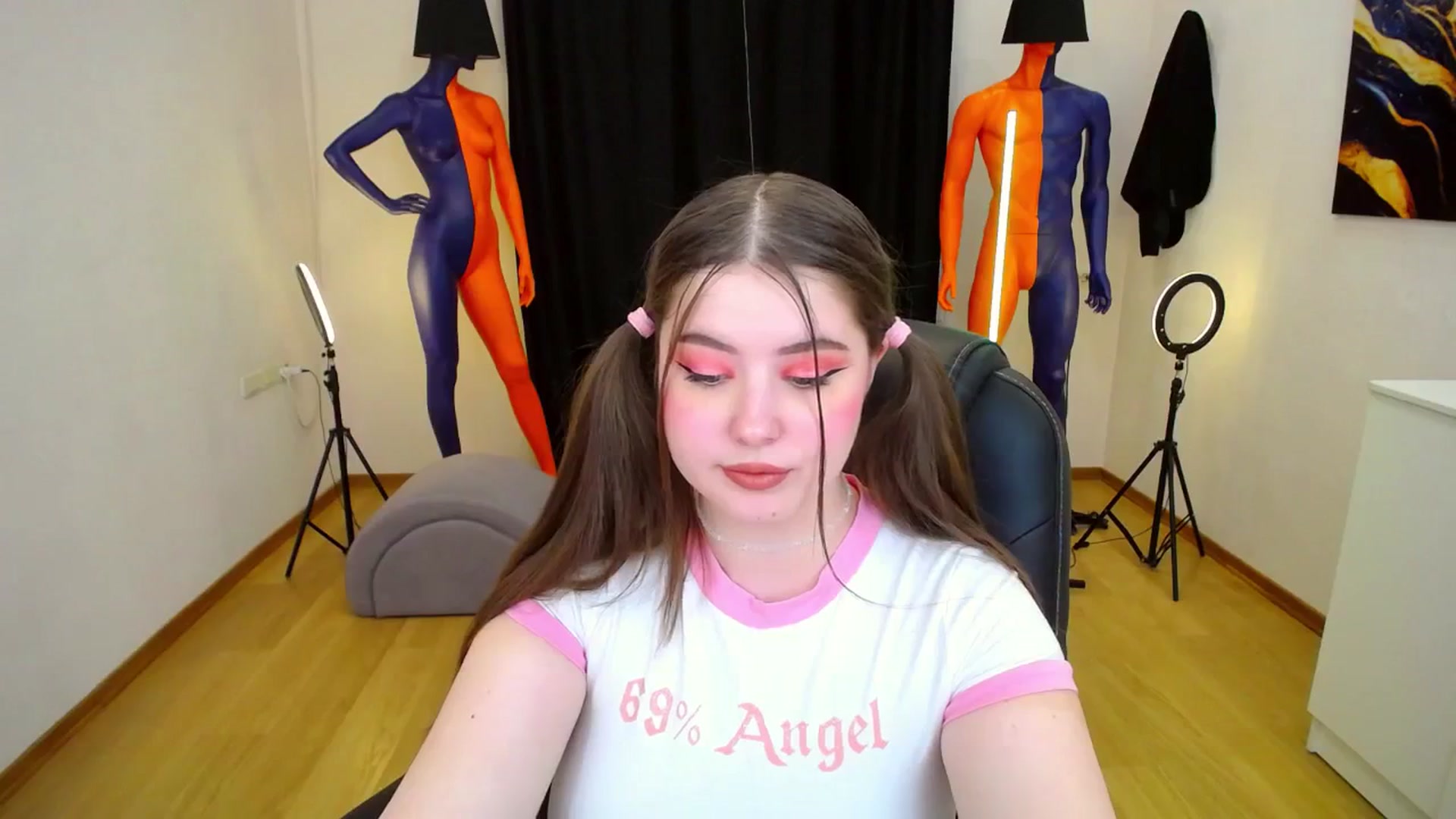 Gallery image thumbnail from AdmireMyEyes's myfreecams stream on, 03/14/2024, 11:40 image 13 of 20