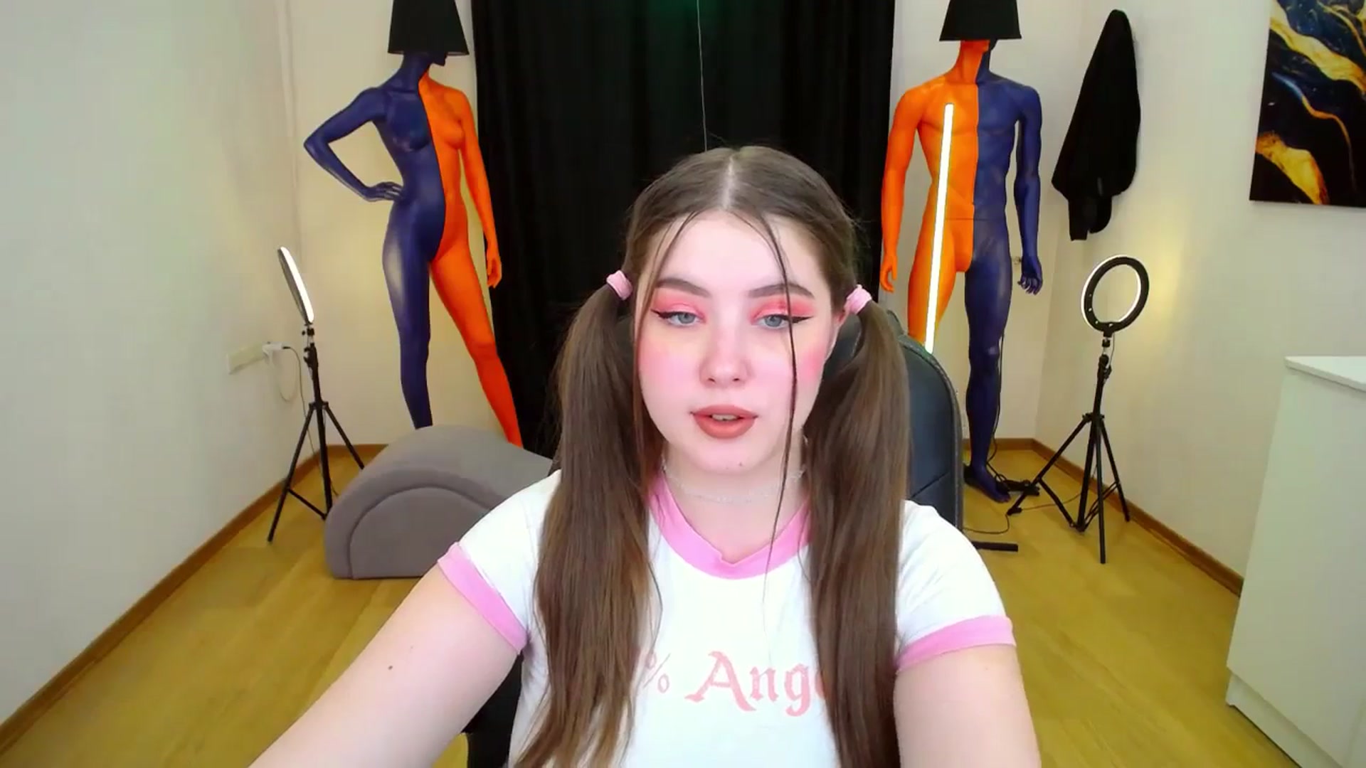 Gallery image thumbnail from AdmireMyEyes's myfreecams stream on, 03/14/2024, 11:40 image 4 of 20