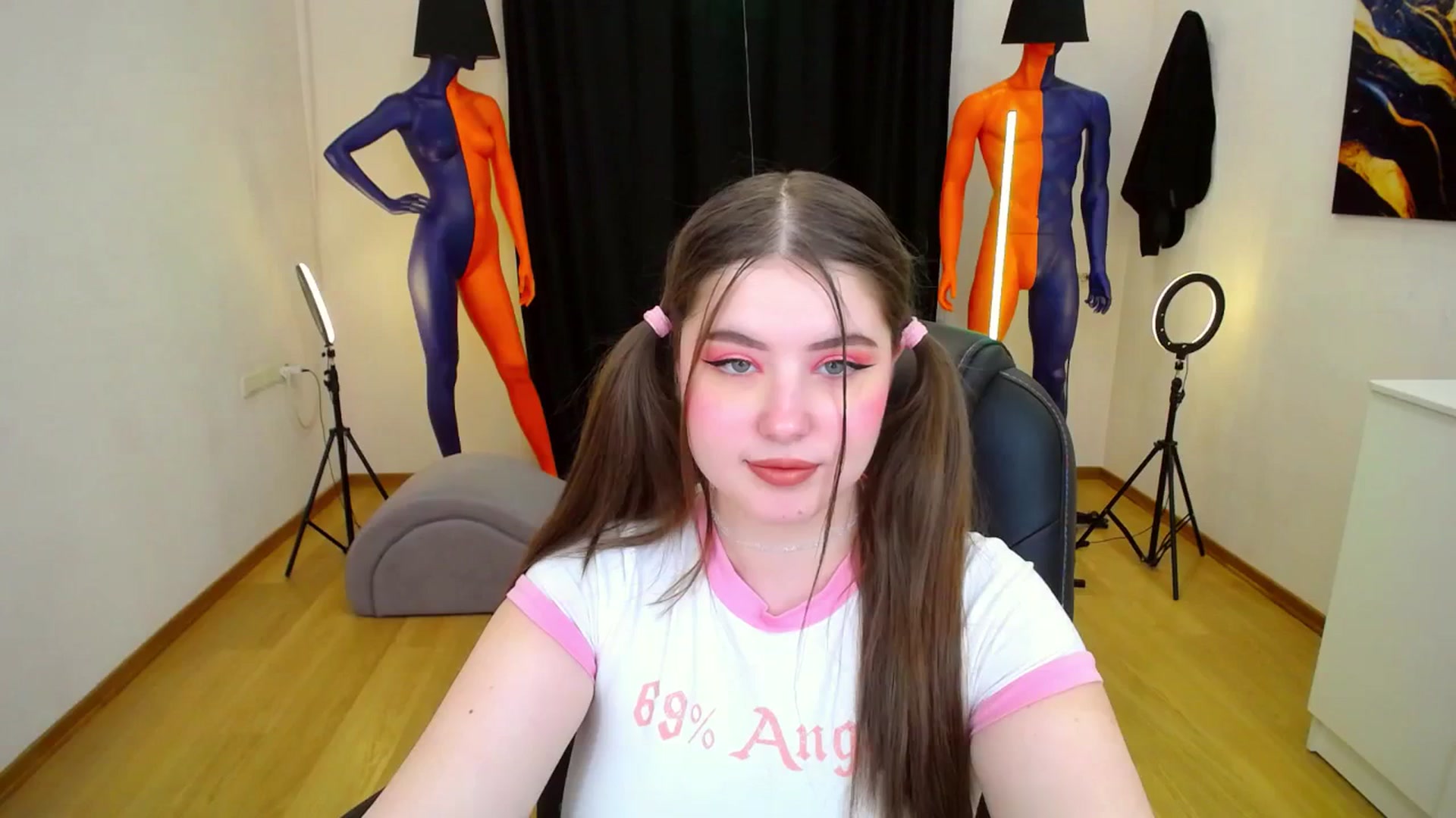 Gallery image thumbnail from AdmireMyEyes's myfreecams stream on, 03/14/2024, 11:40 image 11 of 20
