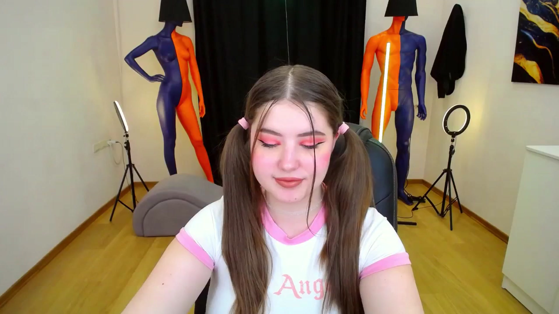 Gallery image thumbnail from AdmireMyEyes's myfreecams stream on, 03/14/2024, 11:40 image 6 of 20