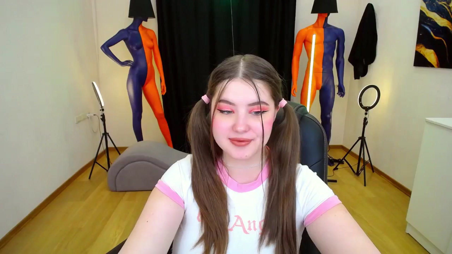 Gallery image thumbnail from AdmireMyEyes's myfreecams stream on, 03/14/2024, 11:40 image 14 of 20