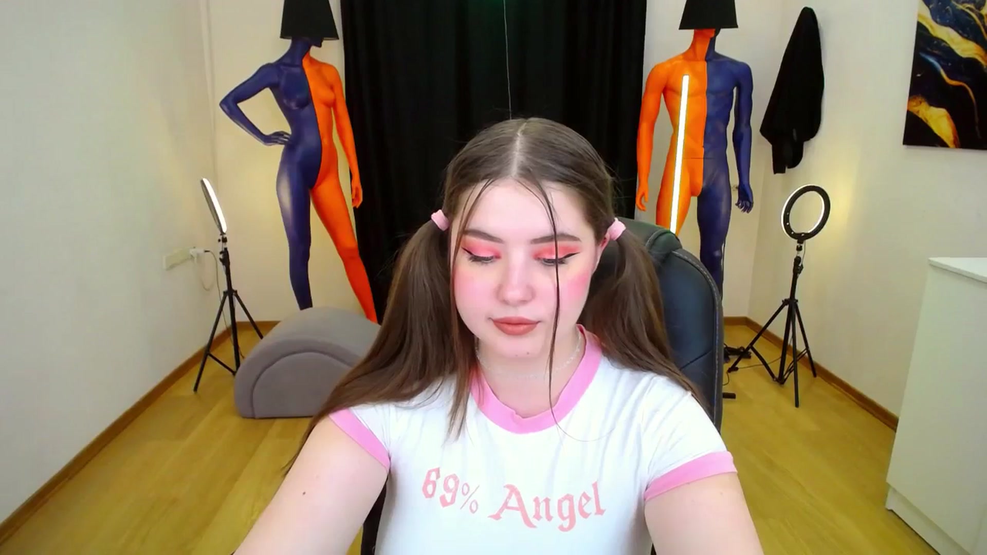Gallery image thumbnail from AdmireMyEyes's myfreecams stream on, 03/14/2024, 11:40 image 12 of 20