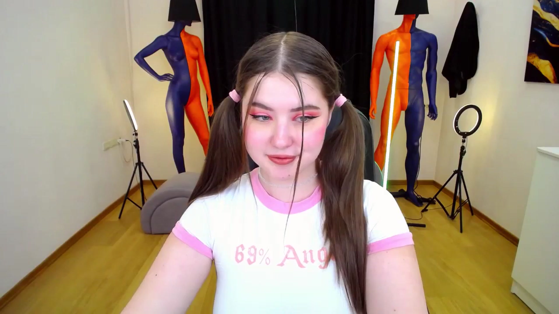 Gallery image thumbnail from AdmireMyEyes's myfreecams stream on, 03/14/2024, 12:48 image 6 of 20