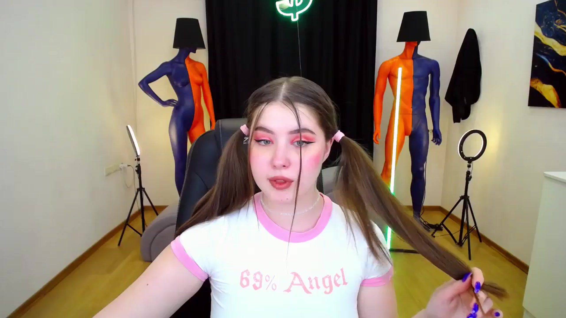 Gallery image thumbnail from AdmireMyEyes's myfreecams stream on, 03/14/2024, 12:48 image 7 of 20