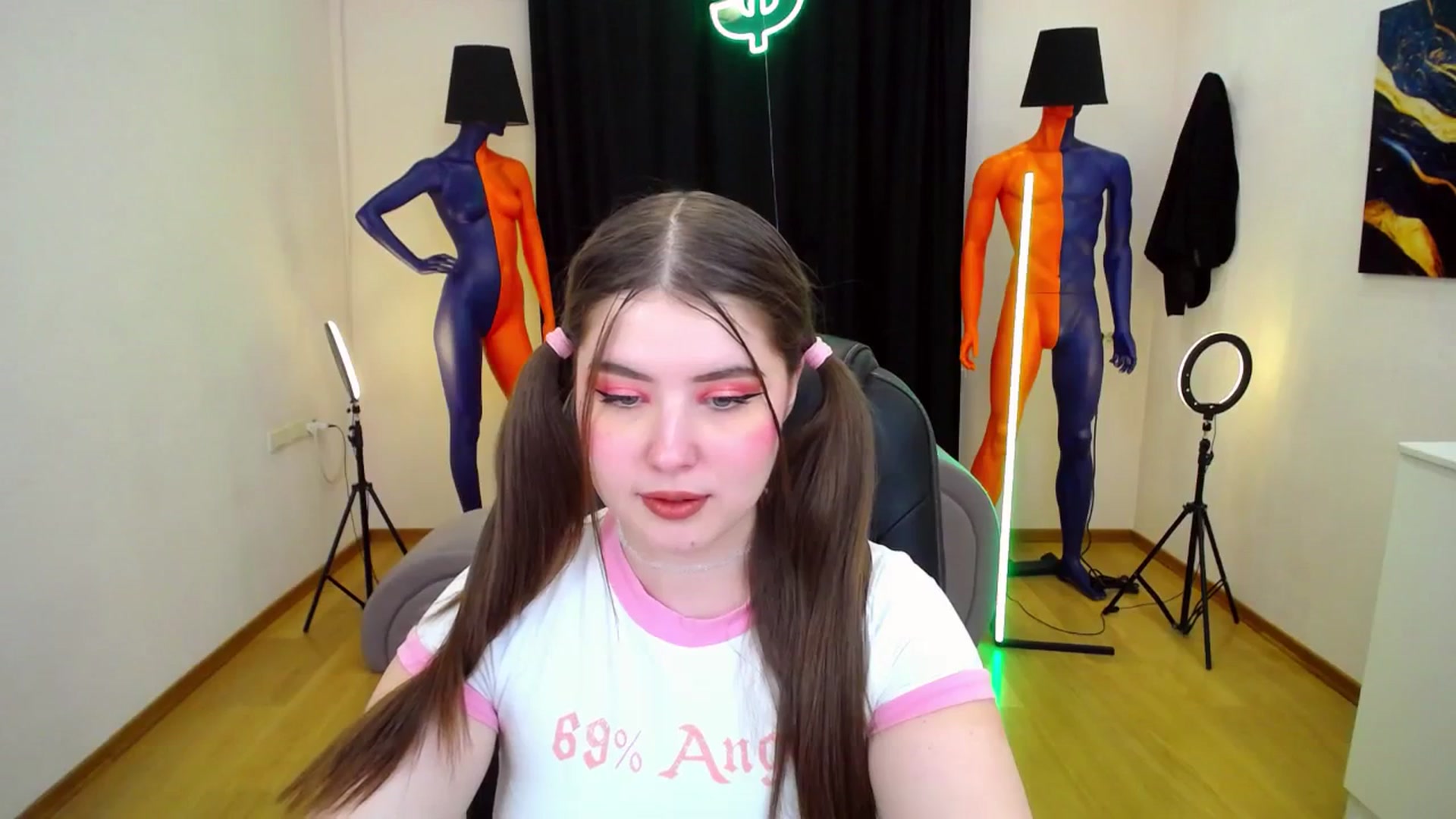 Gallery image thumbnail from AdmireMyEyes's myfreecams stream on, 03/14/2024, 12:48 image 13 of 20