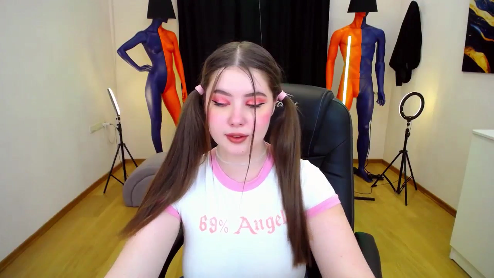 Gallery image thumbnail from AdmireMyEyes's myfreecams stream on, 03/14/2024, 12:48 image 4 of 20