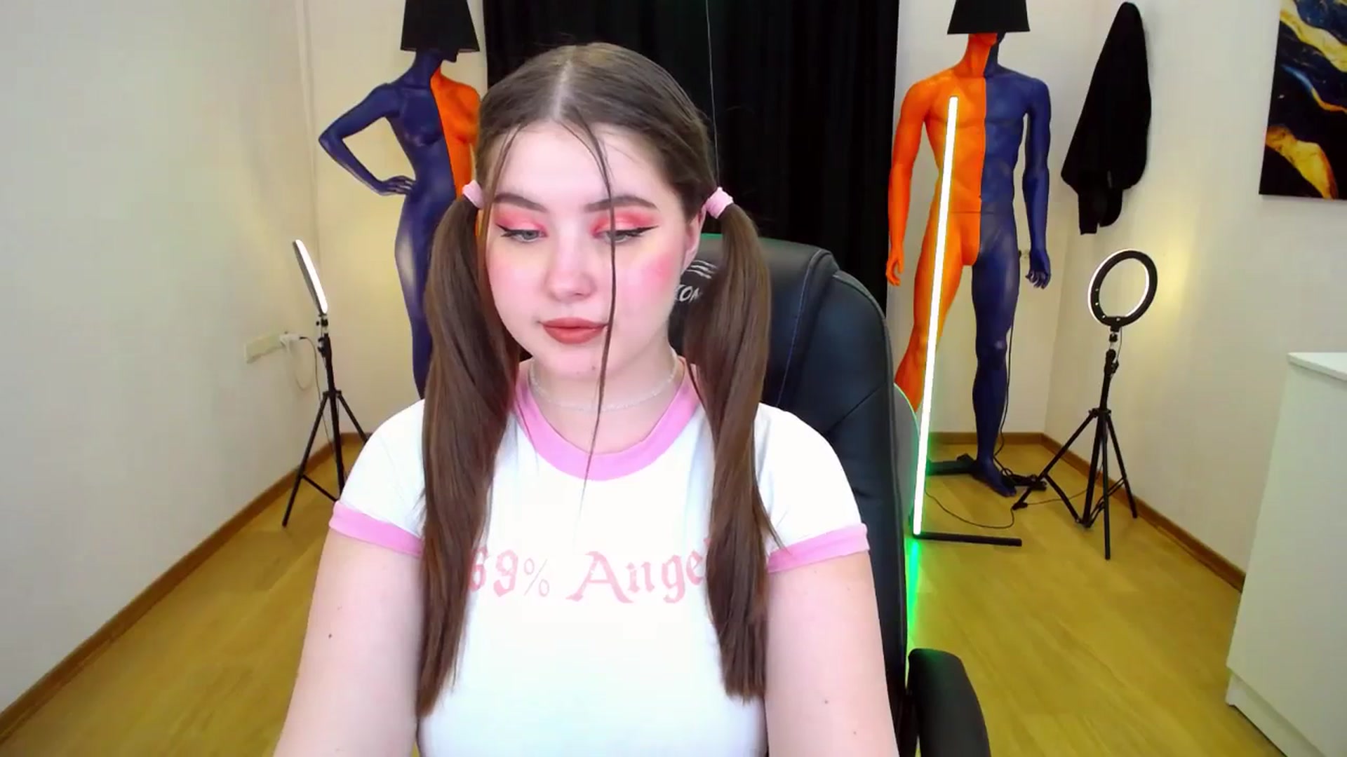 Gallery image thumbnail from AdmireMyEyes's myfreecams stream on, 03/14/2024, 12:48 image 5 of 20