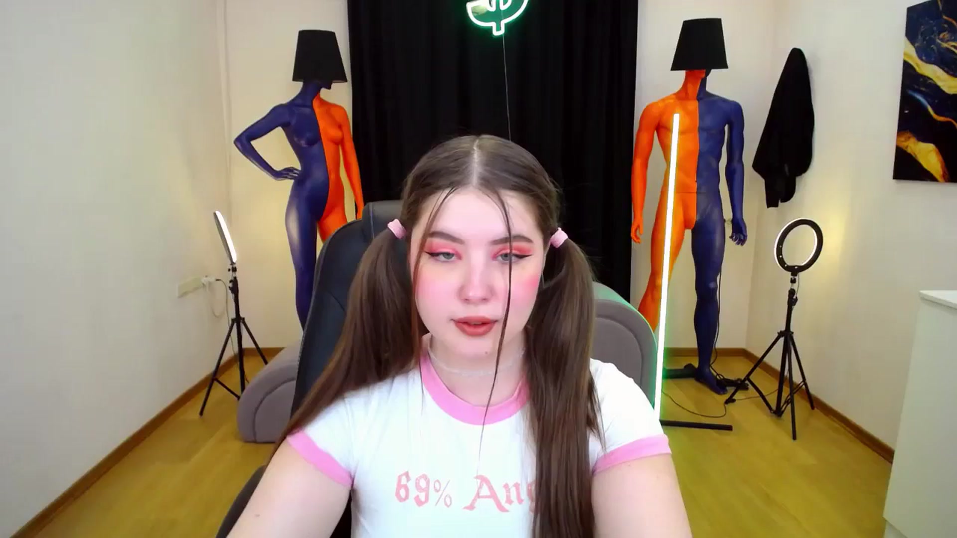 Gallery image thumbnail from AdmireMyEyes's myfreecams stream on, 03/14/2024, 12:48 image 8 of 20