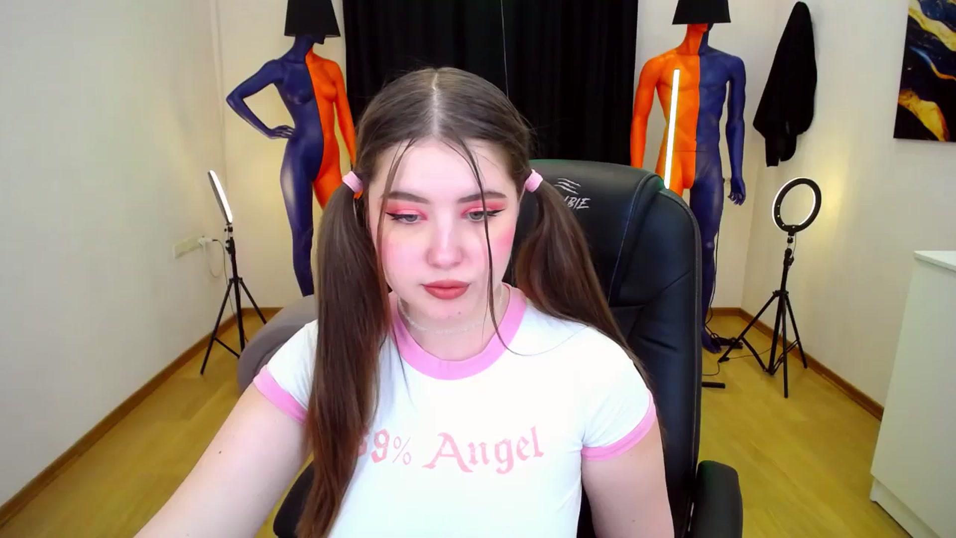 Gallery image thumbnail from AdmireMyEyes's myfreecams stream on, 03/14/2024, 12:48 image 3 of 20