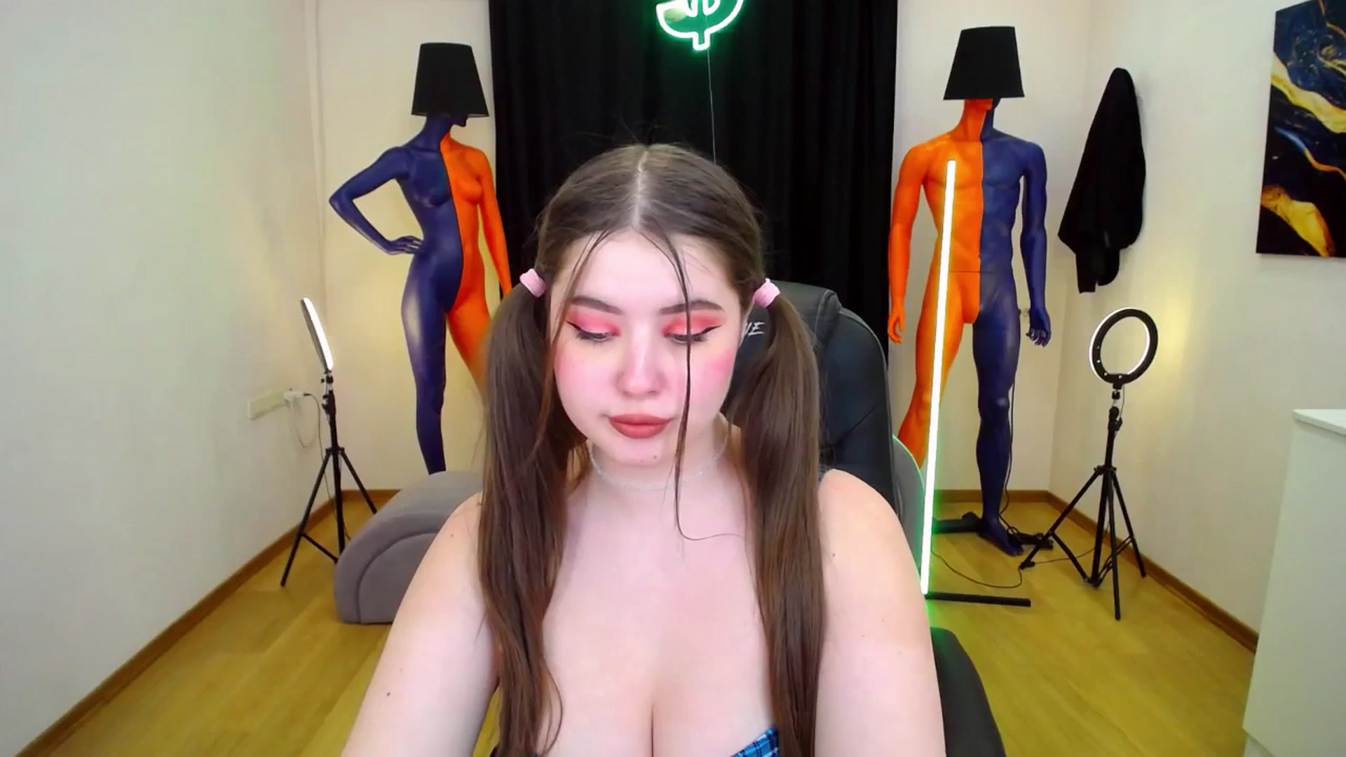Gallery image thumbnail from AdmireMyEyes's myfreecams stream on, 03/14/2024, 12:48 image 17 of 20