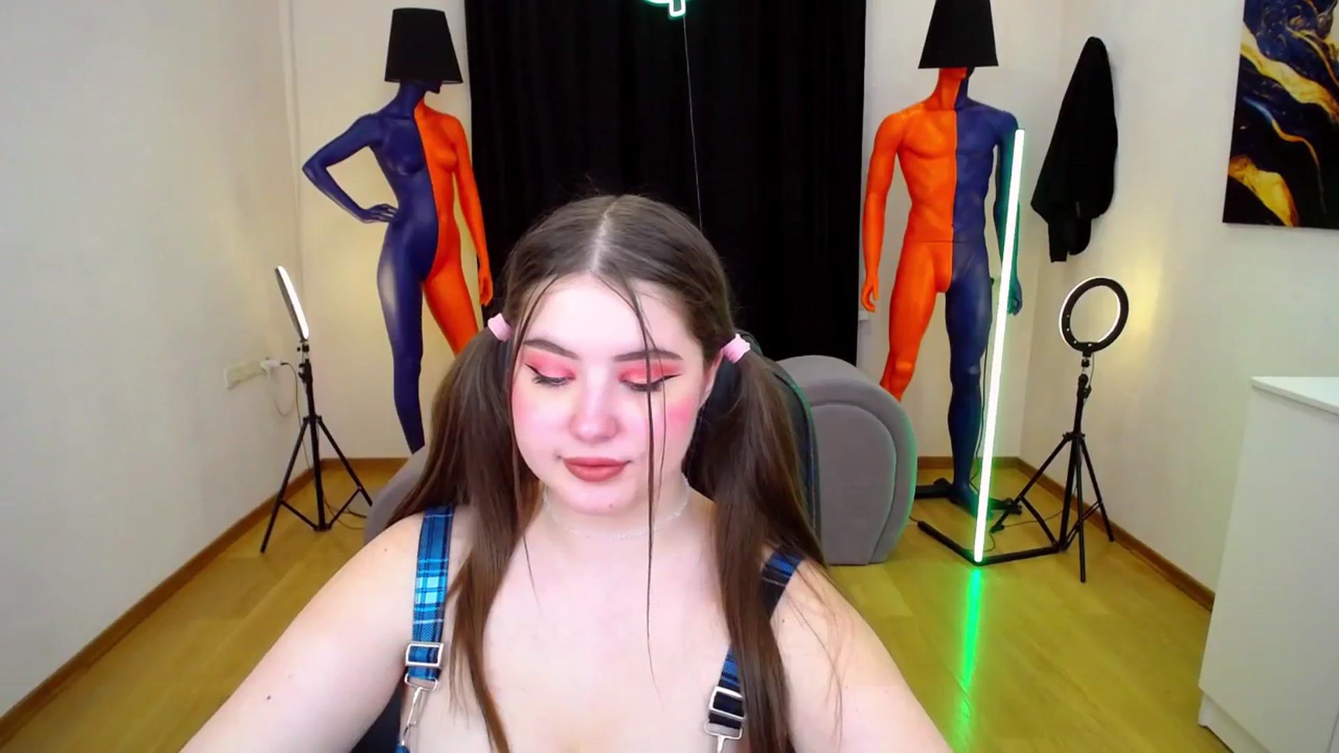 Gallery image thumbnail from AdmireMyEyes's myfreecams stream on, 03/14/2024, 16:47 image 19 of 20