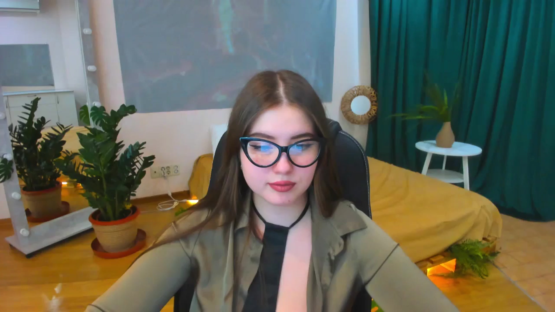 Gallery image thumbnail from AdmireMyEyes's myfreecams stream on, 03/17/2024, 08:30 image 2 of 20