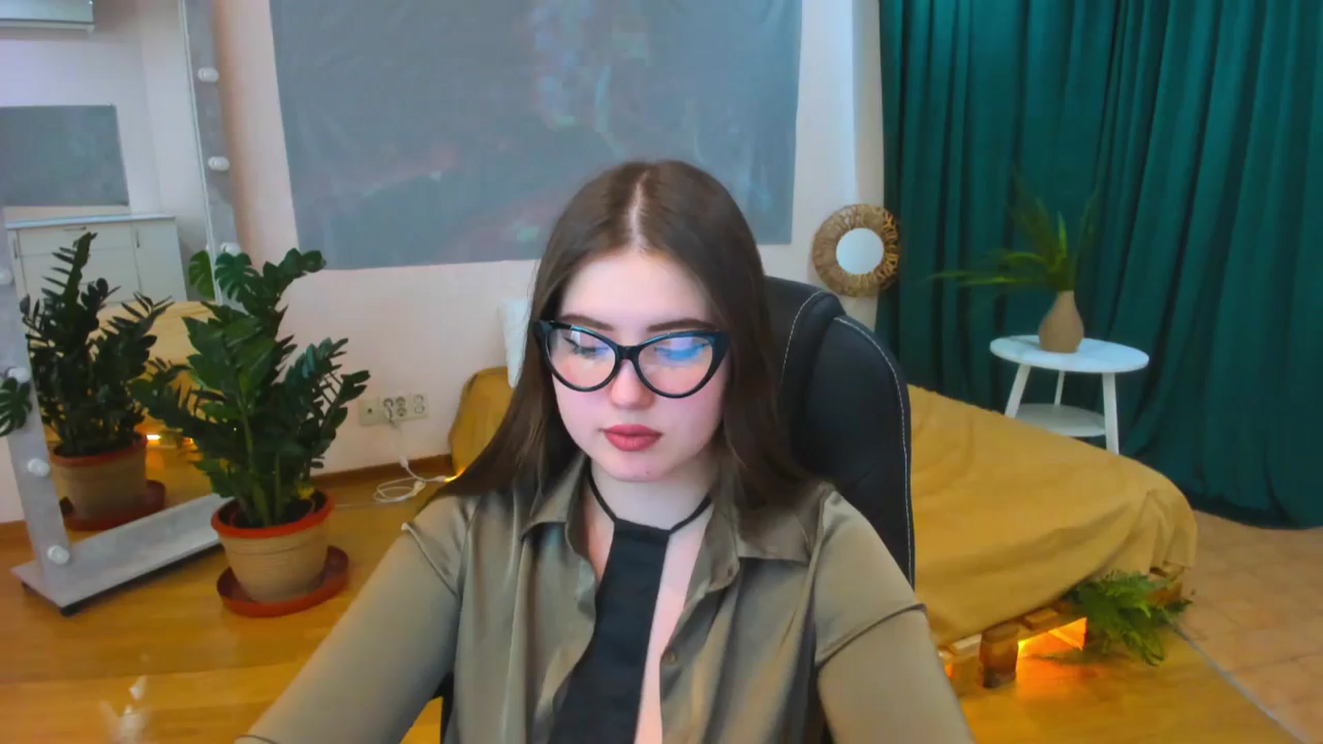 Gallery image thumbnail from AdmireMyEyes's myfreecams stream on, 03/17/2024, 08:30 image 10 of 20