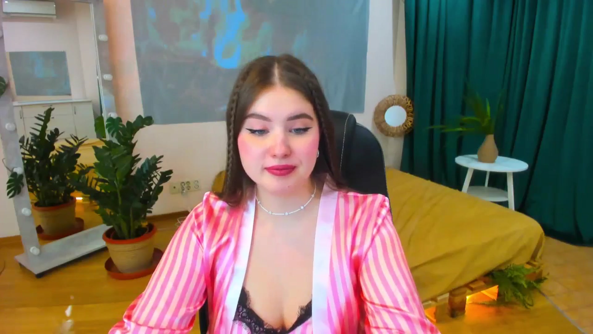Gallery image thumbnail from AdmireMyEyes's myfreecams stream on, 03/19/2024, 16:13 image 13 of 20