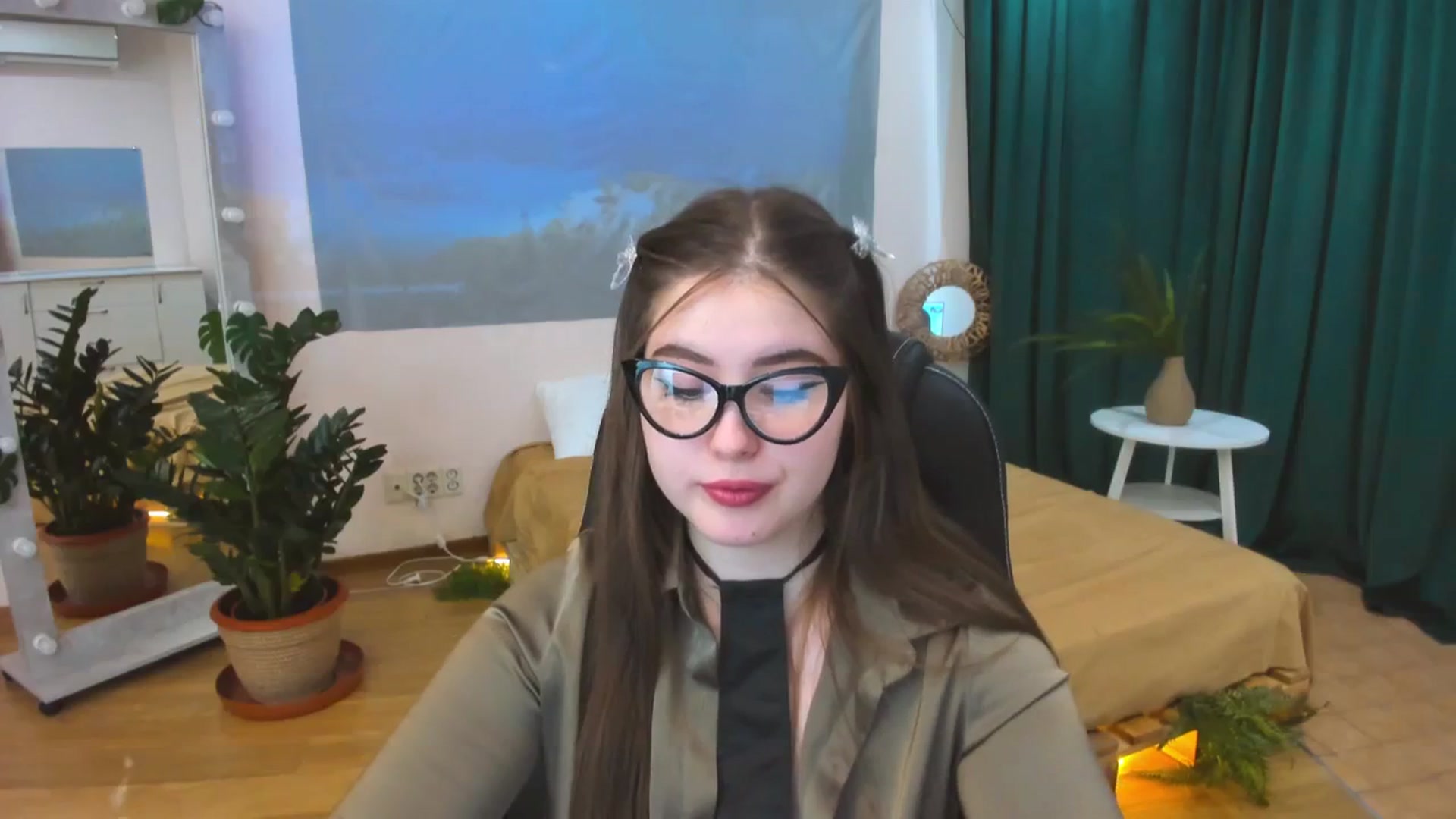 Gallery image thumbnail from AdmireMyEyes's myfreecams stream on, 03/25/2024, 09:37 image 13 of 20