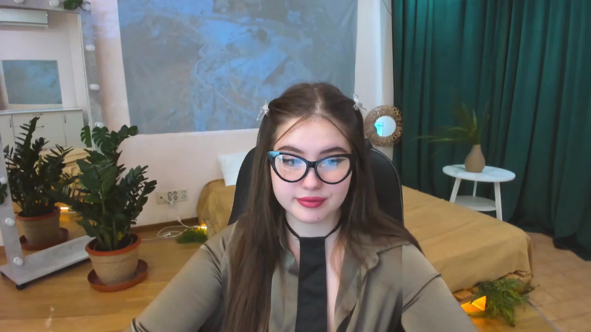 Gallery image thumbnail from AdmireMyEyes's myfreecams stream on, 03/25/2024, 09:37 image 11 of 20