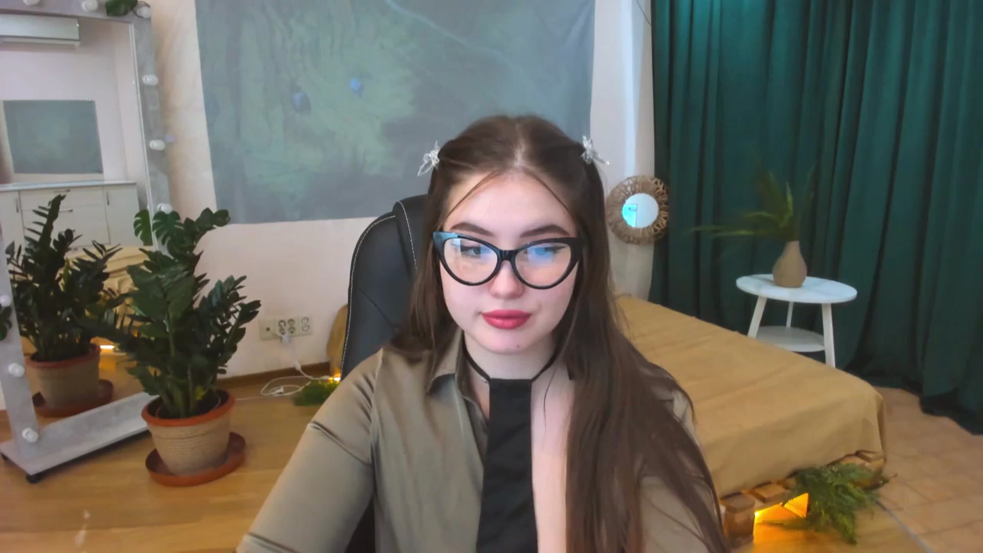 Gallery image thumbnail from AdmireMyEyes's myfreecams stream on, 03/25/2024, 09:37 image 9 of 20