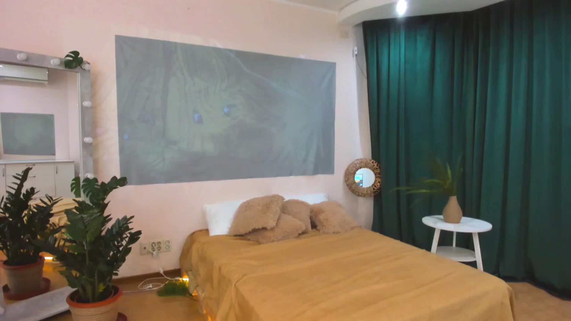 Gallery image thumbnail from AdmireMyEyes's myfreecams stream on, 03/25/2024, 09:37 image 2 of 20