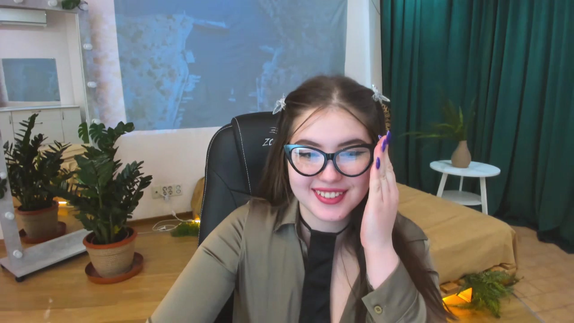 Gallery image thumbnail from AdmireMyEyes's myfreecams stream on, 03/25/2024, 09:37 image 8 of 20