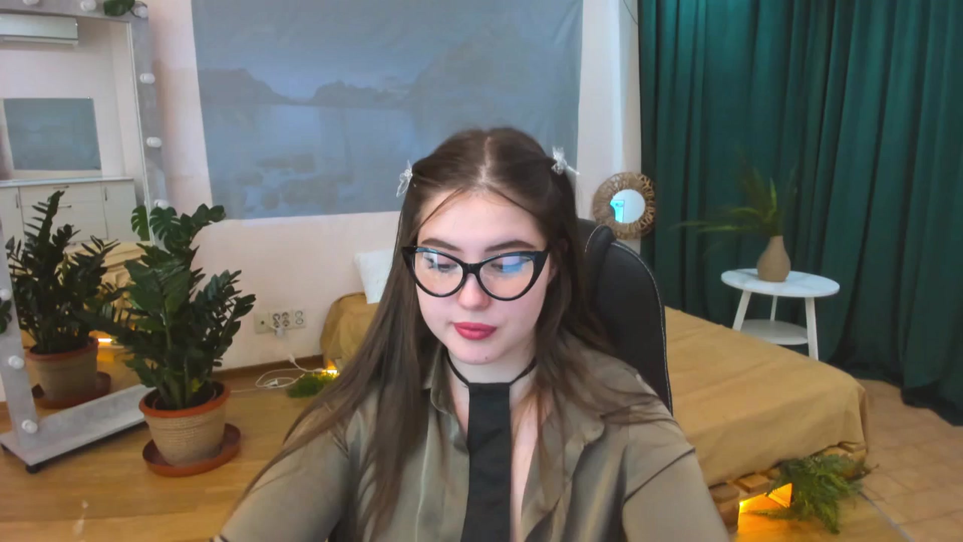 Gallery image thumbnail from AdmireMyEyes's myfreecams stream on, 03/25/2024, 09:37 image 14 of 20