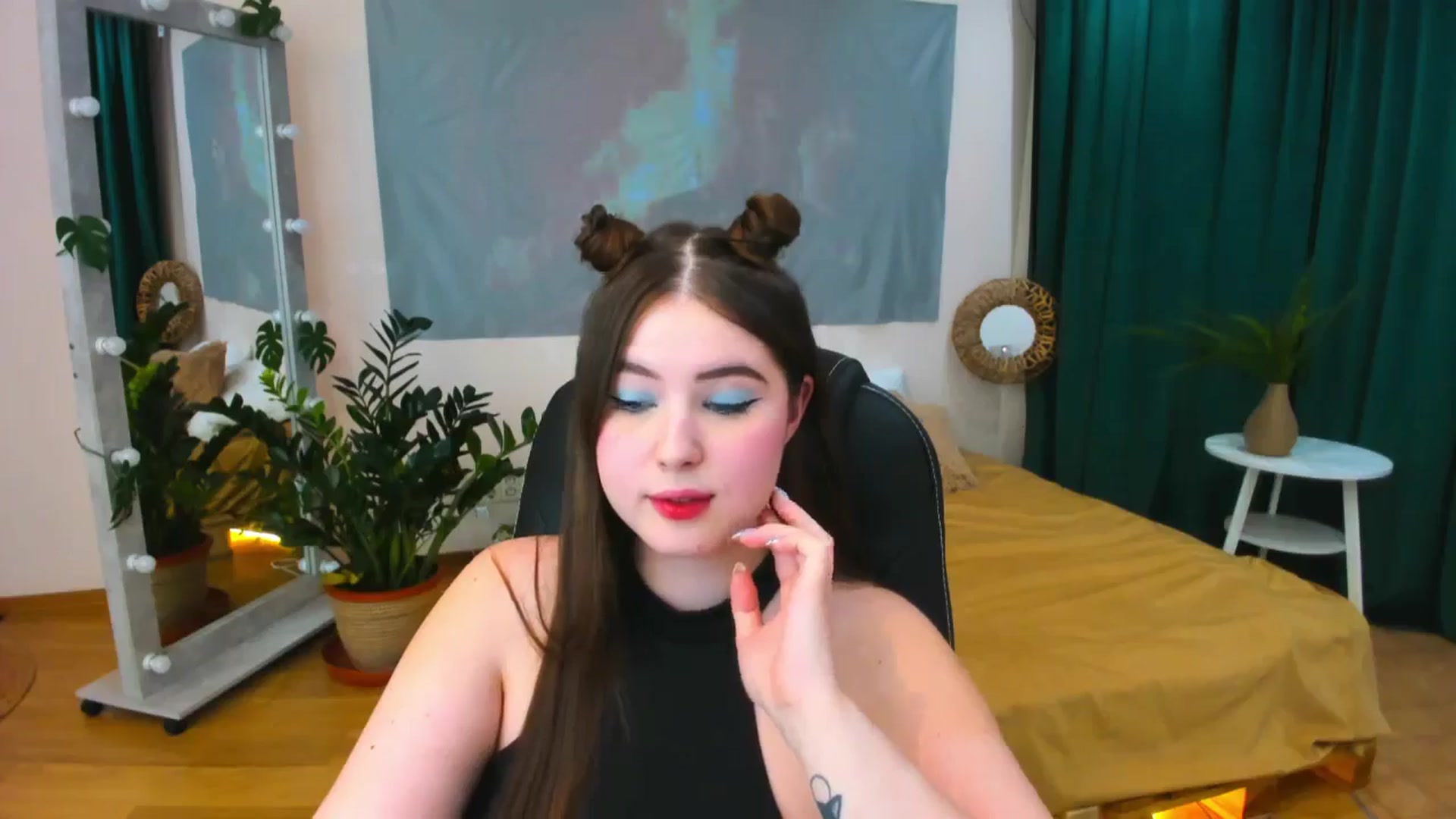 Gallery image thumbnail from AdmireMyEyes's myfreecams stream on, 05/06/2024, 19:19 image 14 of 20
