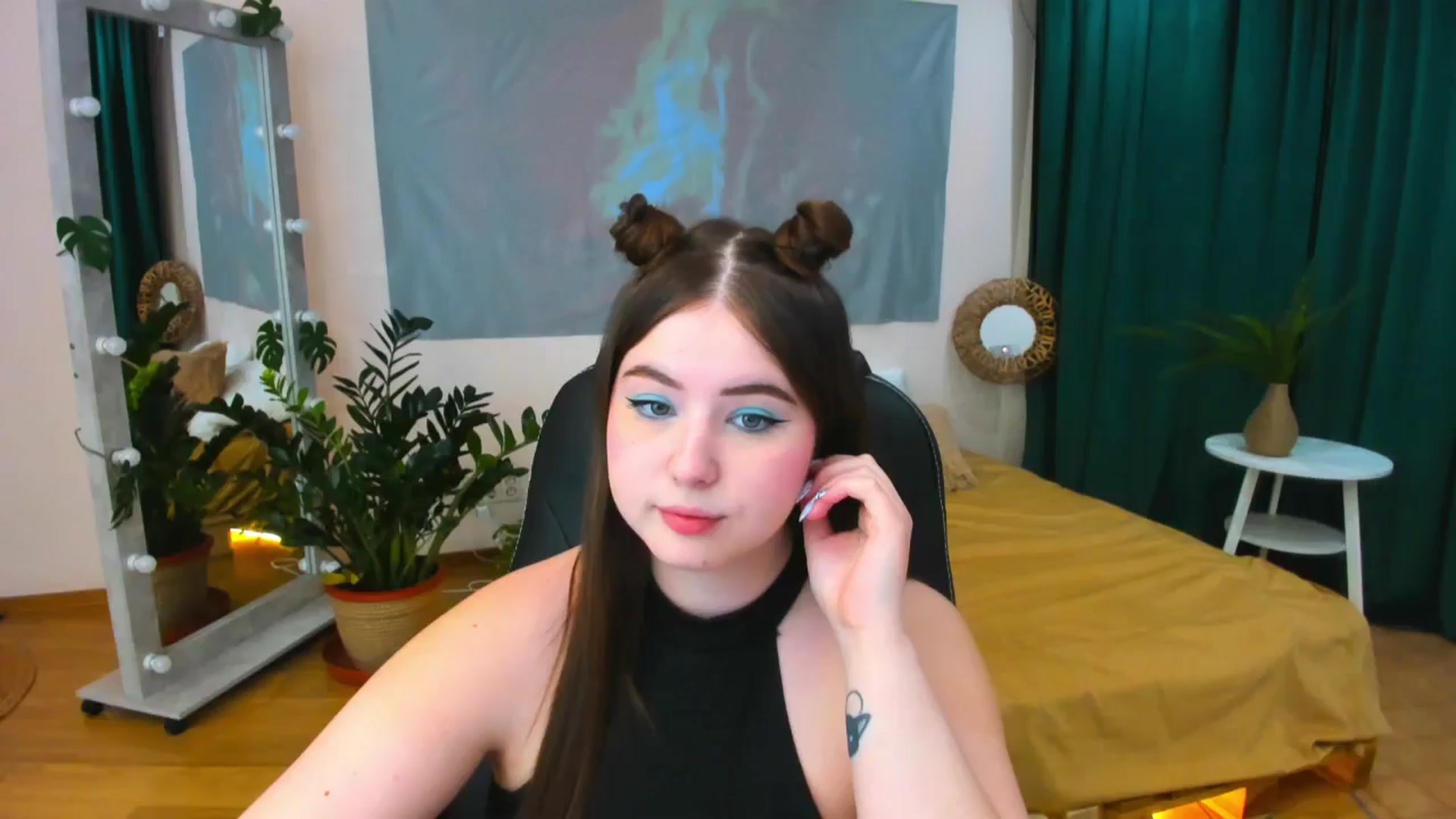 Gallery image thumbnail from AdmireMyEyes's myfreecams stream on, 05/06/2024, 19:19 image 1 of 20