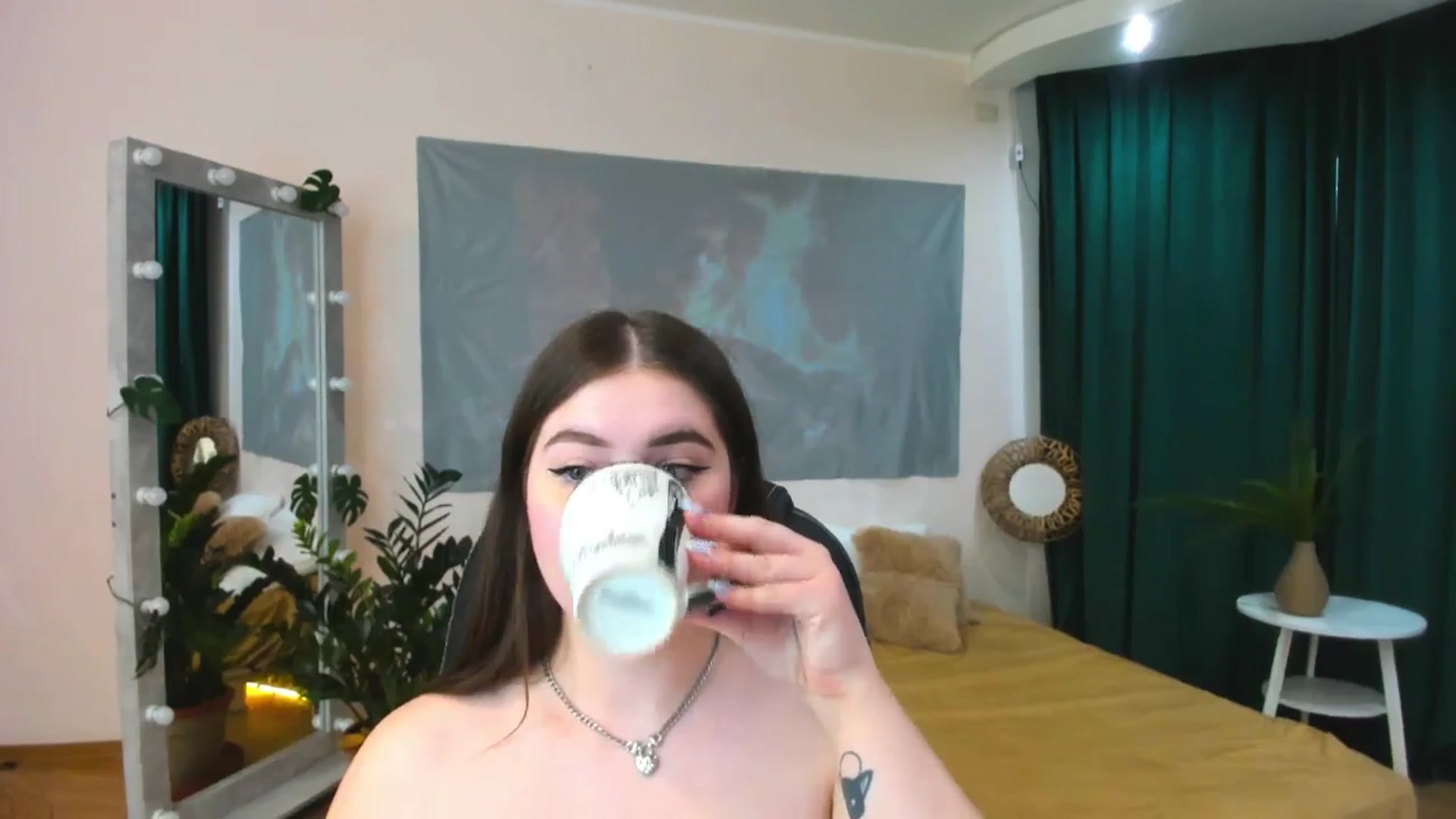 Gallery image thumbnail from AdmireMyEyes's myfreecams stream on, 05/14/2024, 07:47 image 15 of 20