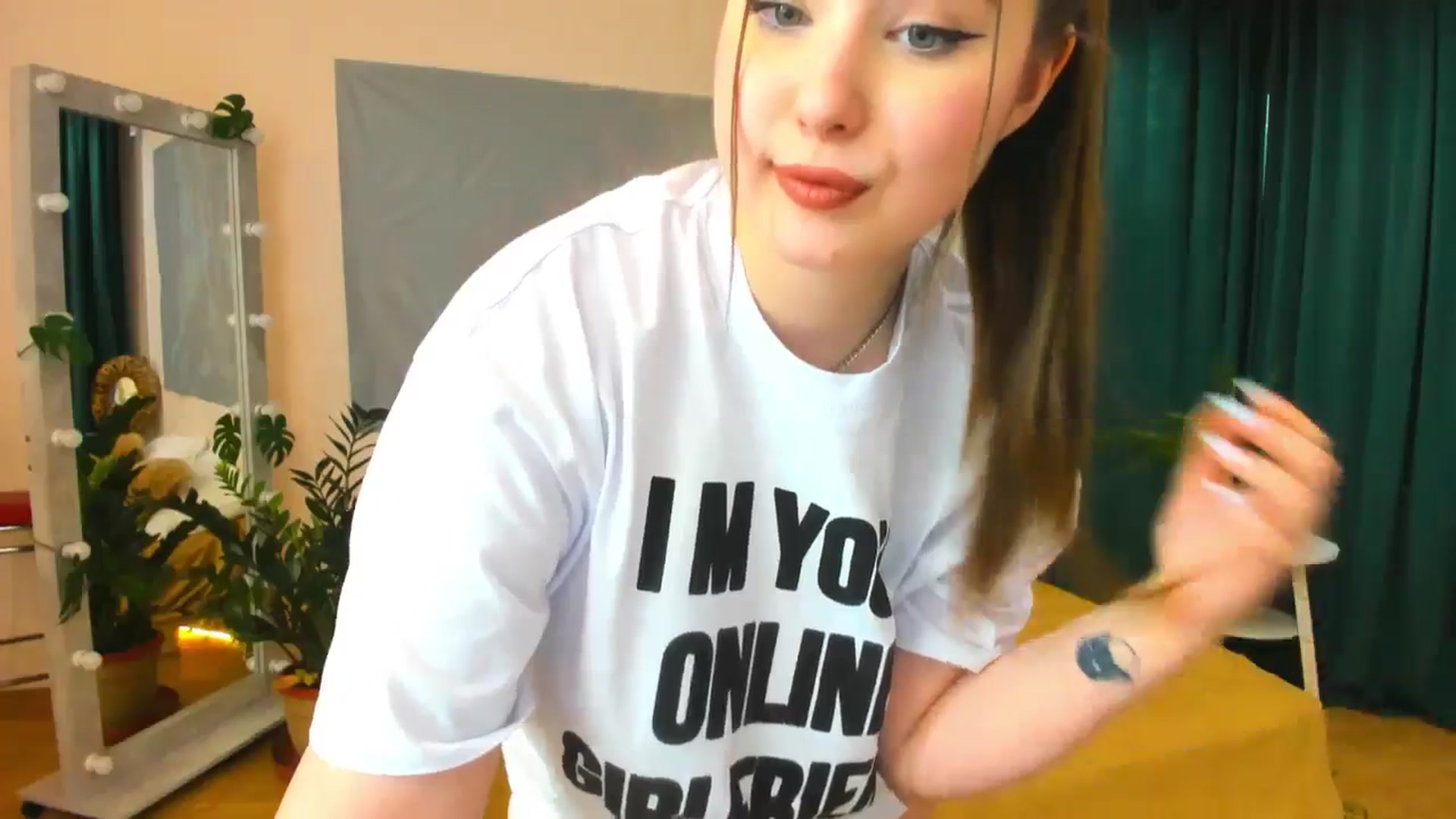 Gallery image thumbnail from AdmireMyEyes's myfreecams stream on, 05/15/2024, 09:47 image 16 of 20