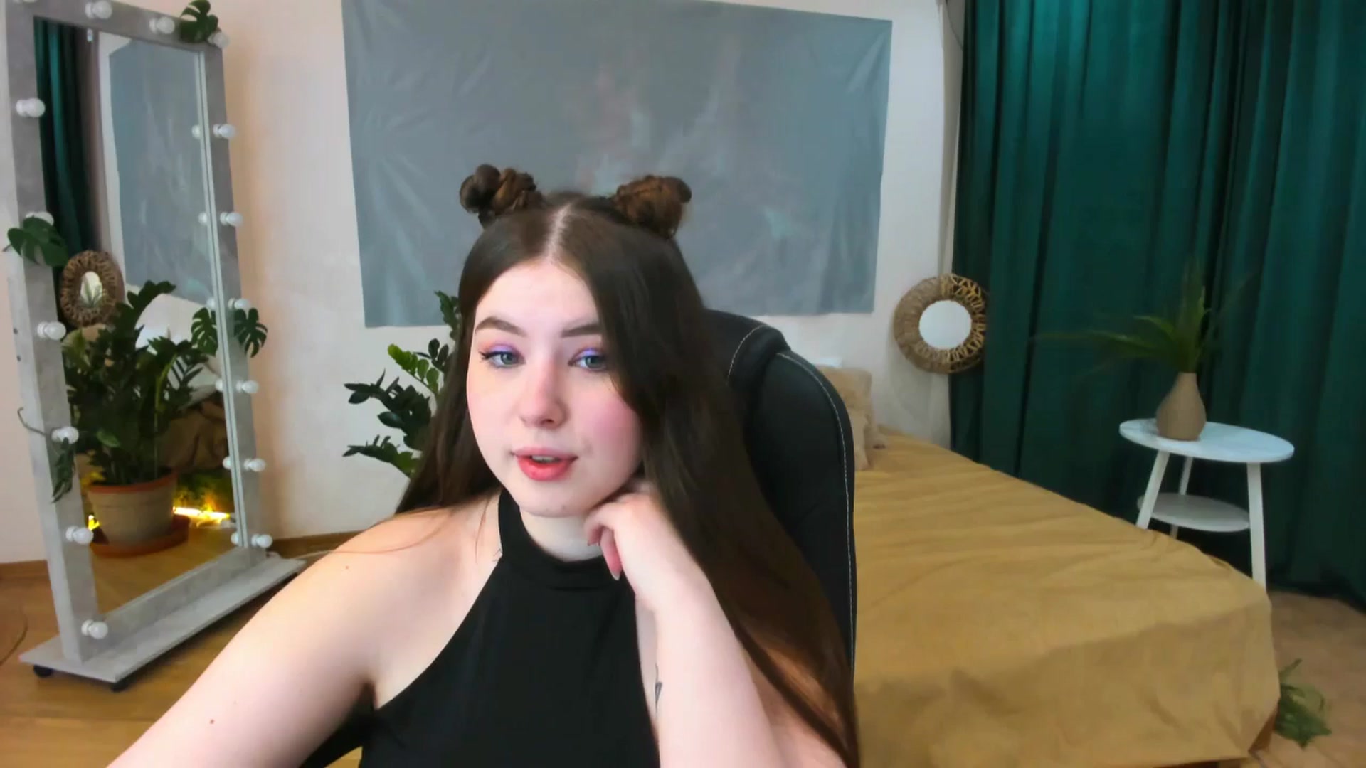 Gallery image thumbnail from AdmireMyEyes's myfreecams stream on, 05/18/2024, 18:29 image 7 of 20