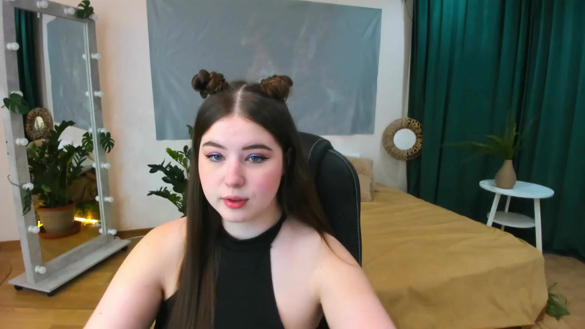 Gallery image thumbnail from AdmireMyEyes's myfreecams stream on, 05/18/2024, 18:29 image 1 of 20