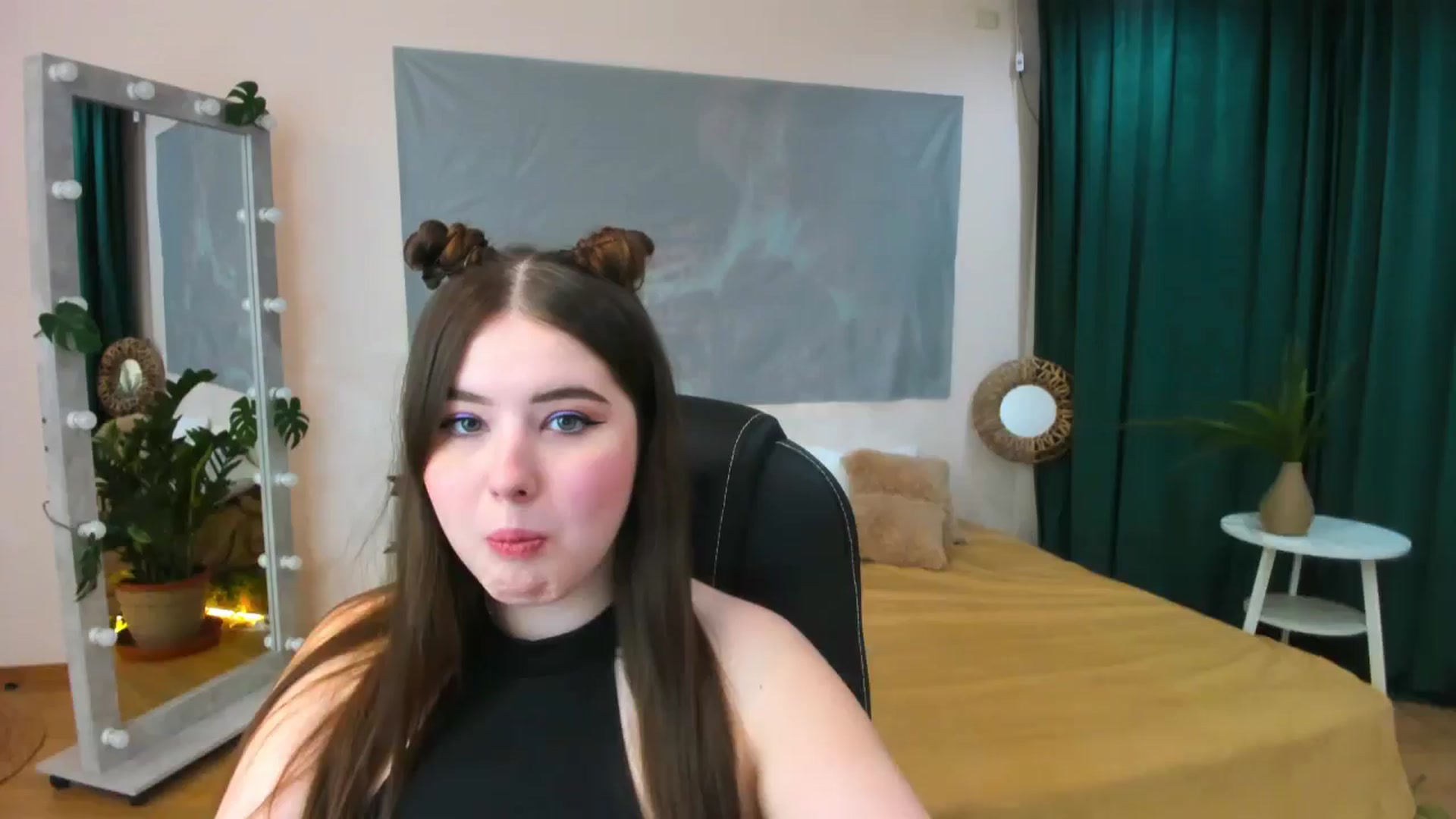 Gallery image thumbnail from AdmireMyEyes's myfreecams stream on, 05/18/2024, 19:45 image 1 of 20