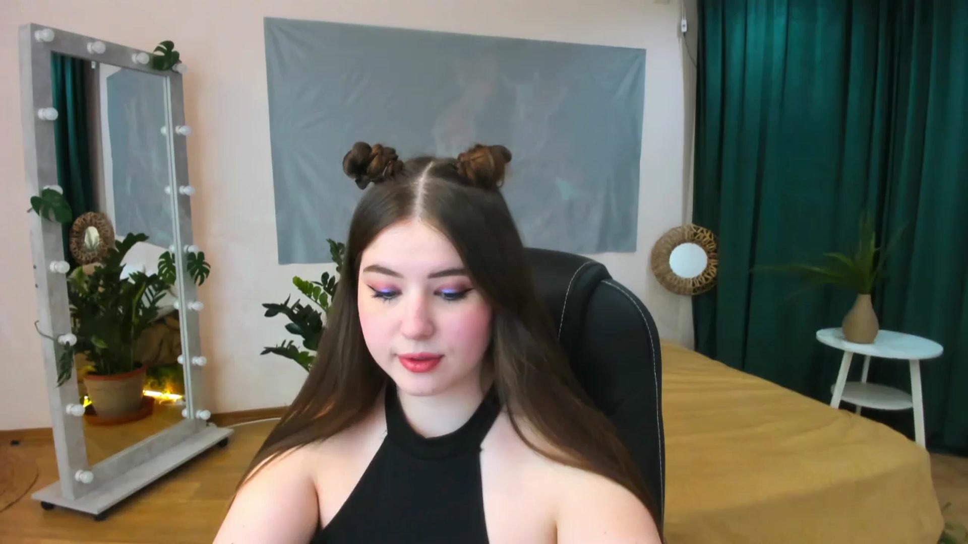 Gallery image thumbnail from AdmireMyEyes's myfreecams stream on, 05/18/2024, 19:45 image 15 of 20