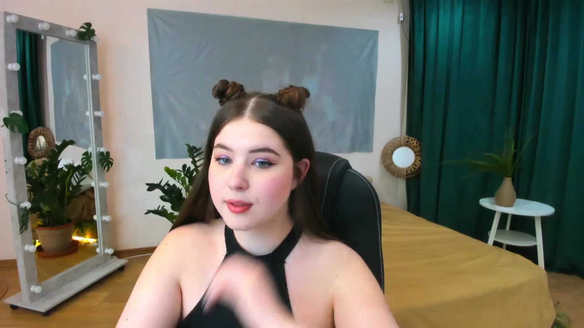 Gallery image thumbnail from AdmireMyEyes's myfreecams stream on, 05/18/2024, 20:24 image 20 of 20