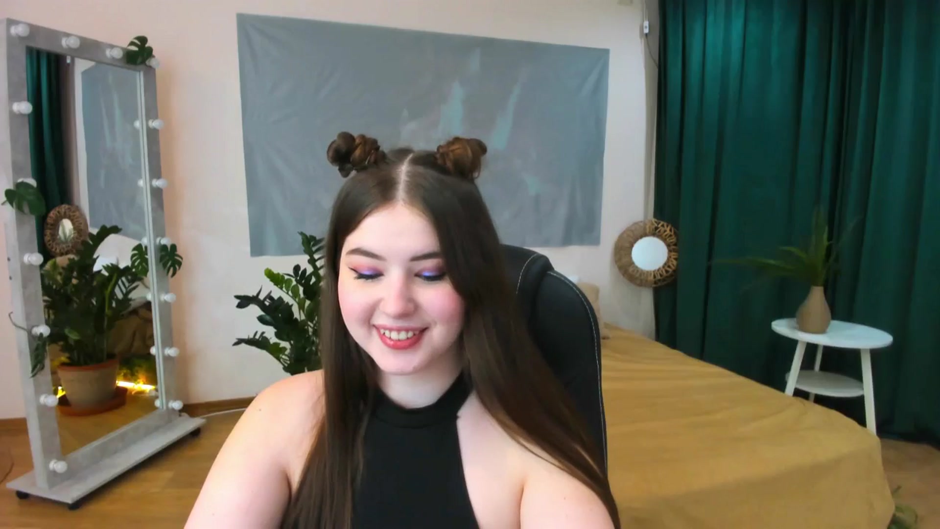 Gallery image thumbnail from AdmireMyEyes's myfreecams stream on, 05/18/2024, 20:24 image 18 of 20