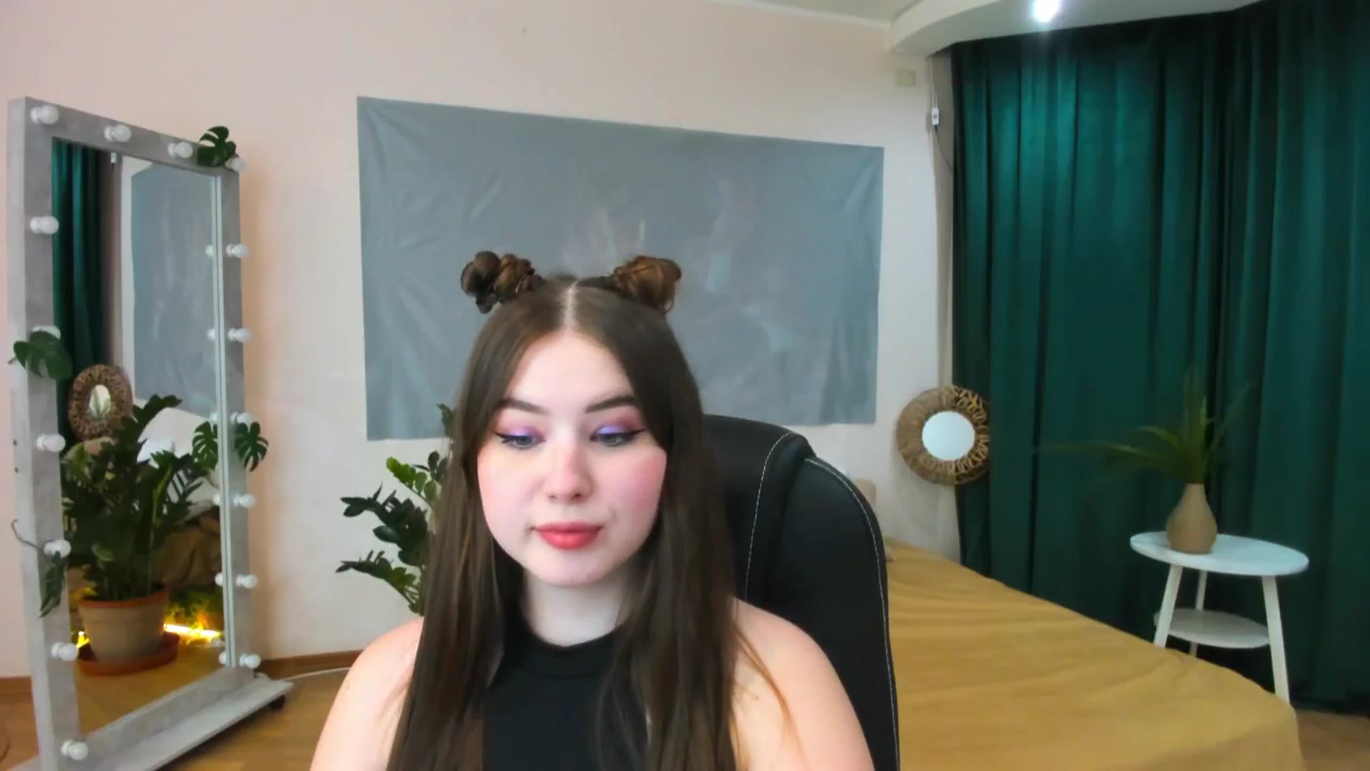 Gallery image thumbnail from AdmireMyEyes's myfreecams stream on, 05/18/2024, 20:24 image 3 of 20