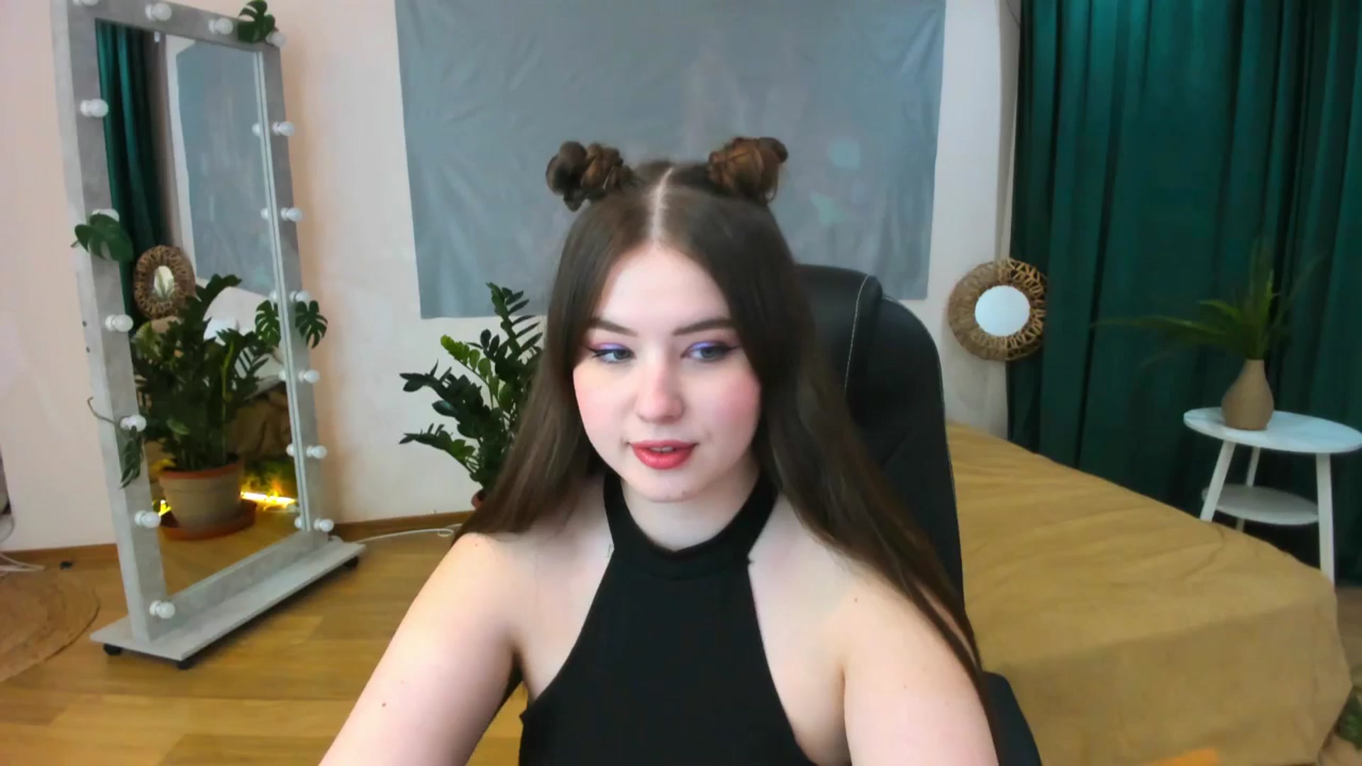 Gallery image thumbnail from AdmireMyEyes's myfreecams stream on, 05/18/2024, 21:22 image 10 of 20