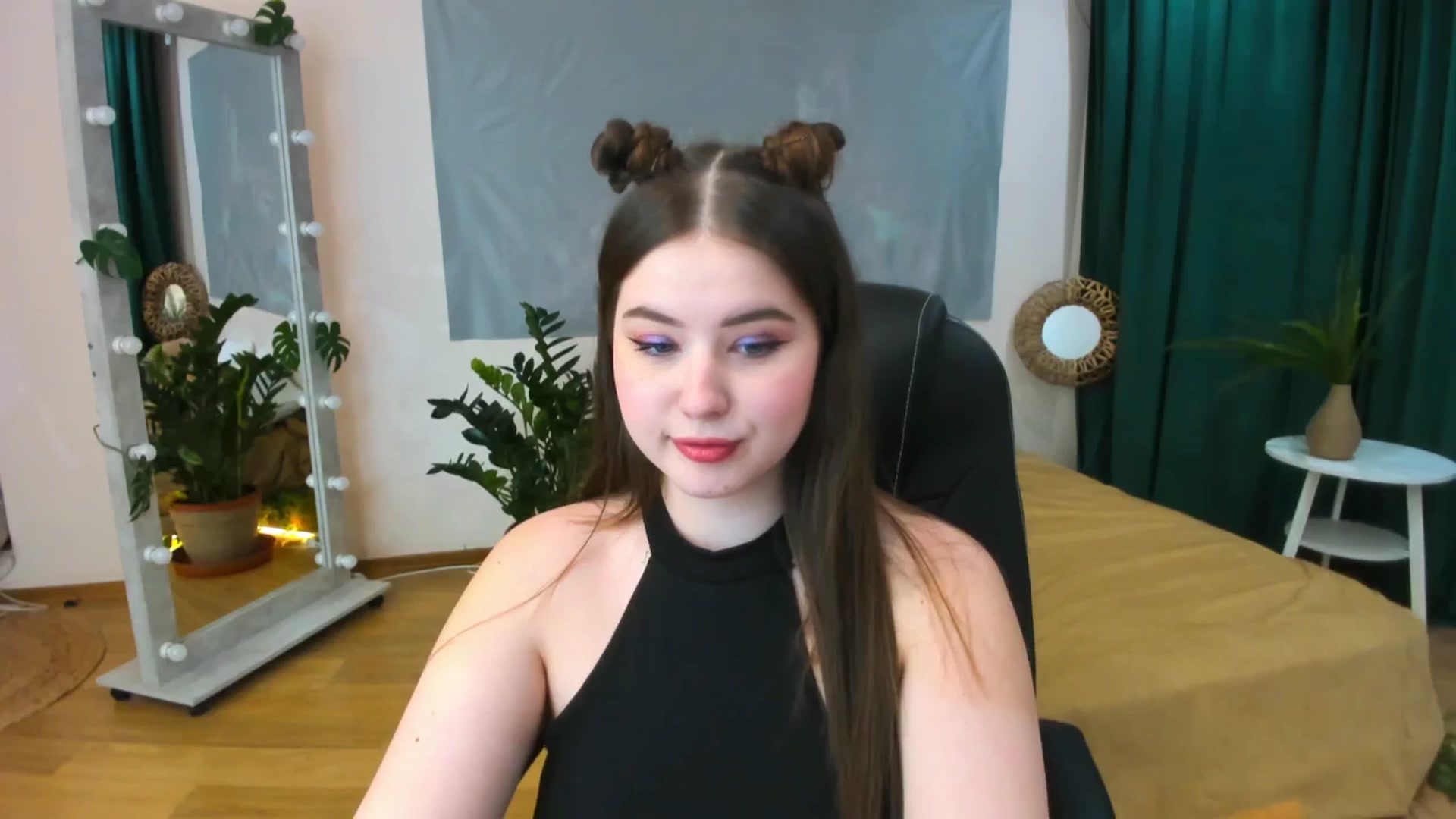 Gallery image thumbnail from AdmireMyEyes's myfreecams stream on, 05/18/2024, 21:22 image 16 of 20