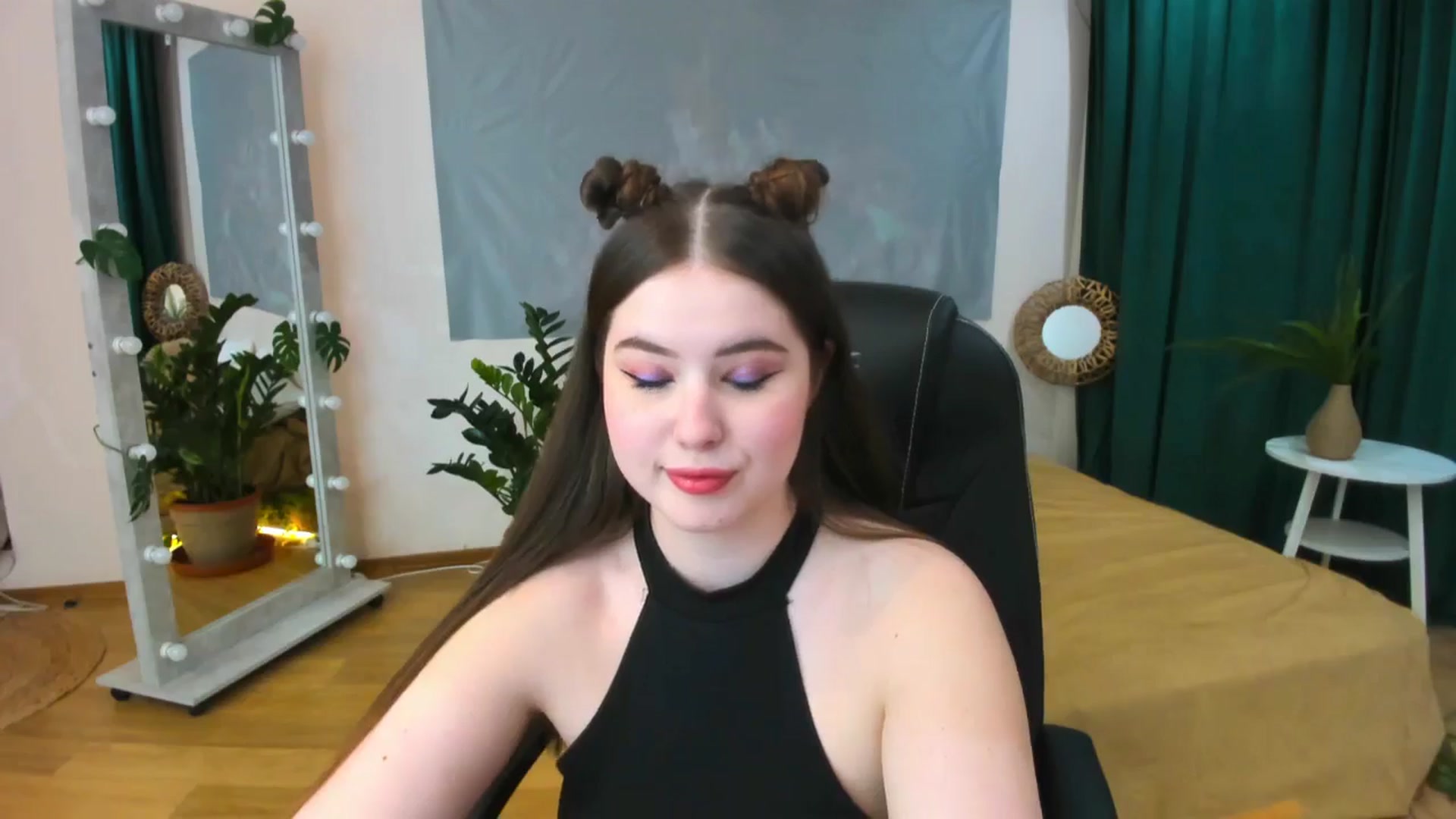 Gallery image thumbnail from AdmireMyEyes's myfreecams stream on, 05/18/2024, 21:22 image 12 of 20