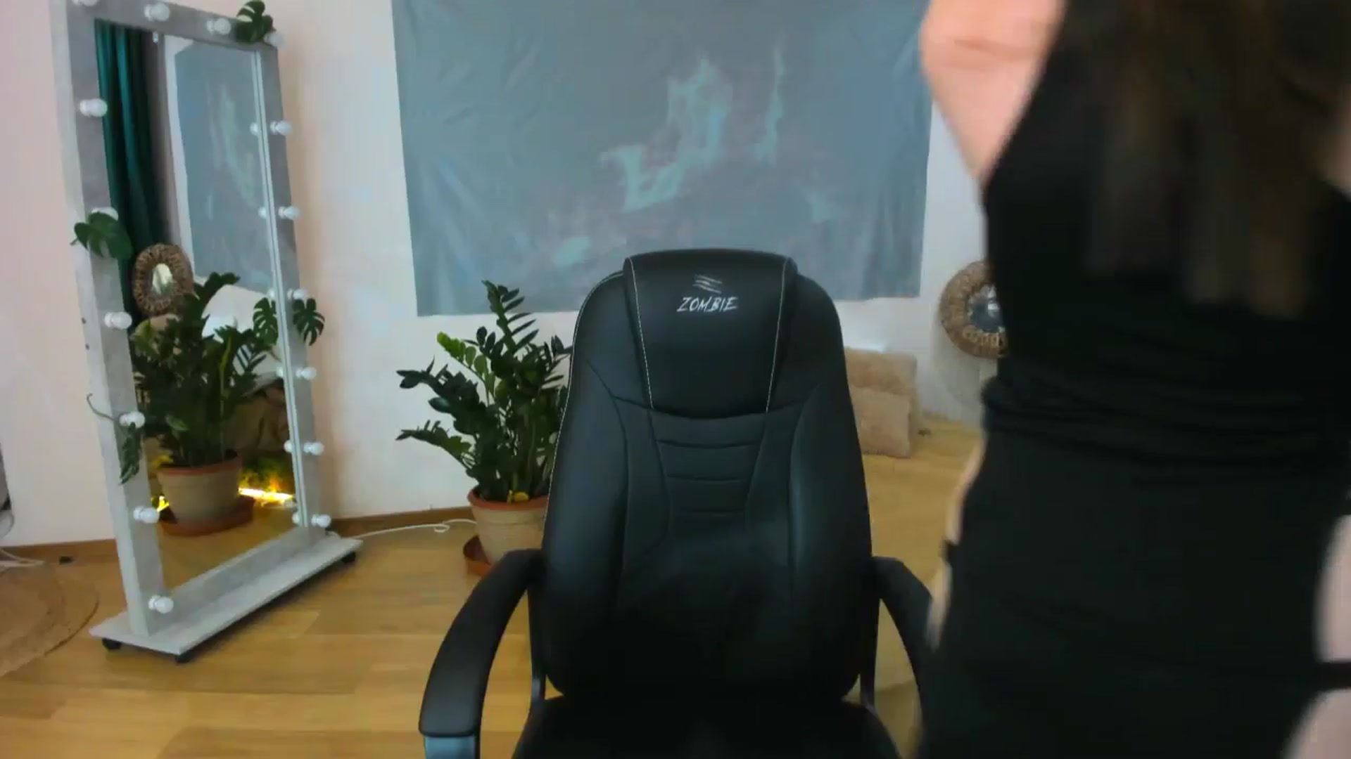 Gallery image thumbnail from AdmireMyEyes's myfreecams stream on, 05/18/2024, 21:22 image 17 of 20
