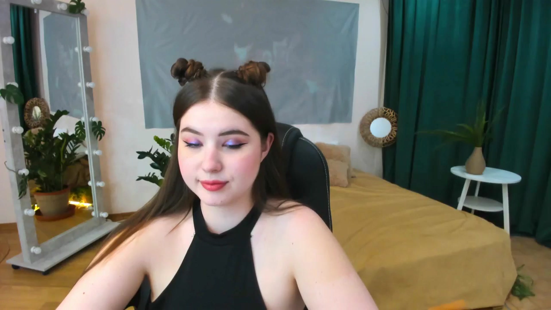Gallery image thumbnail from AdmireMyEyes's myfreecams stream on, 05/18/2024, 21:22 image 2 of 20