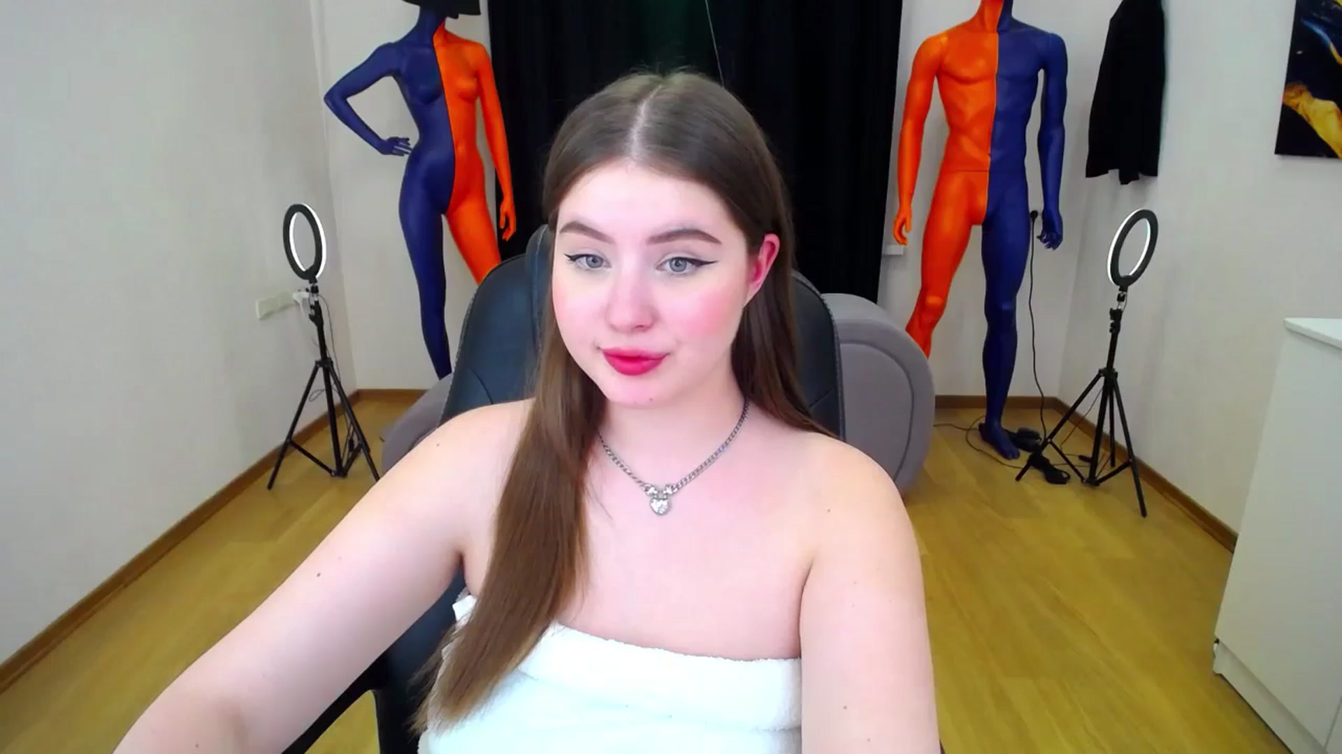 Gallery image thumbnail from AdmireMyEyes's myfreecams stream on, 05/21/2024, 09:28 image 6 of 20