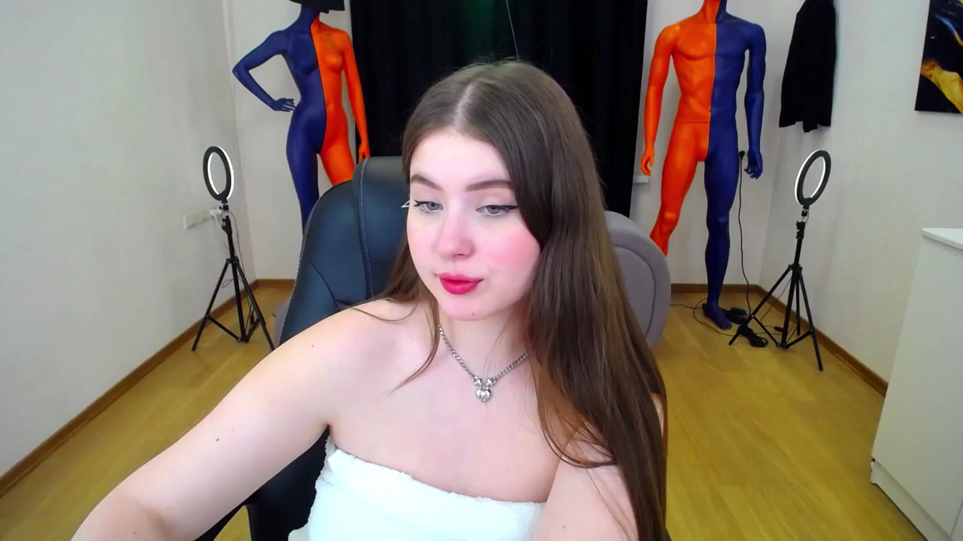Gallery image thumbnail from AdmireMyEyes's myfreecams stream on, 05/21/2024, 09:28 image 1 of 20