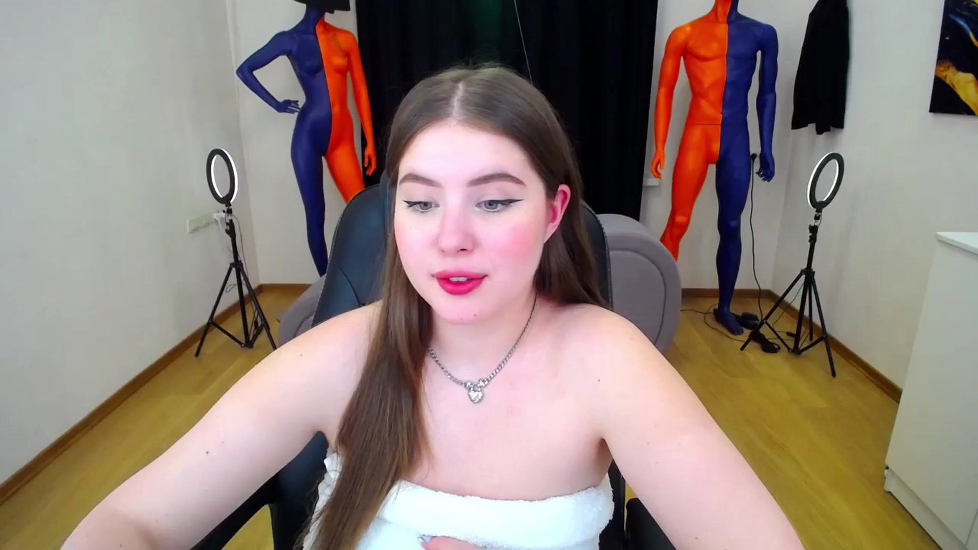Gallery image thumbnail from AdmireMyEyes's myfreecams stream on, 05/21/2024, 09:28 image 8 of 20